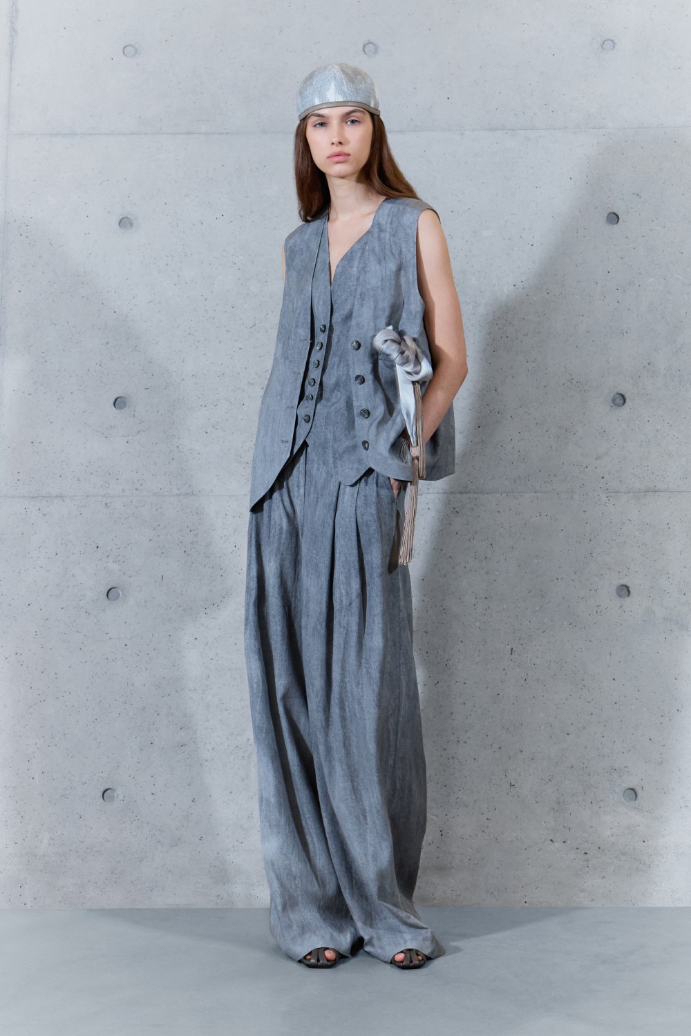 Emporio Armani SS27 estudia el paso del tiempo en la ropa