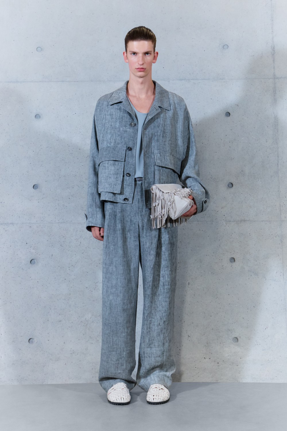 Emporio Armani SS27 estudia el paso del tiempo en la ropa