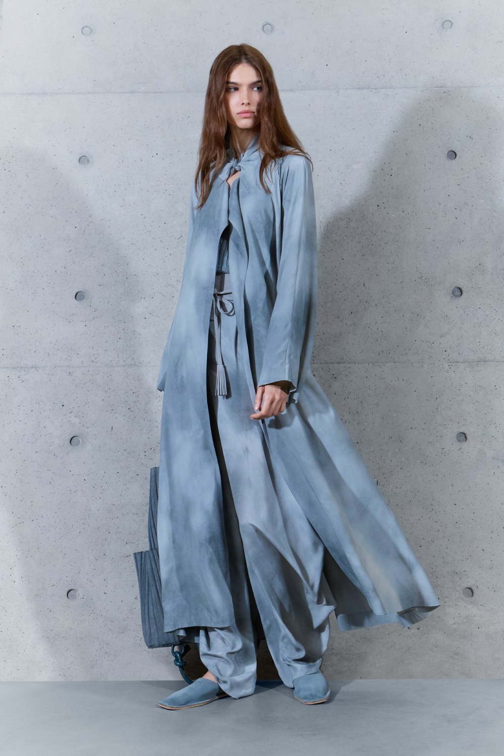 Emporio Armani SS27 estudia el paso del tiempo en la ropa