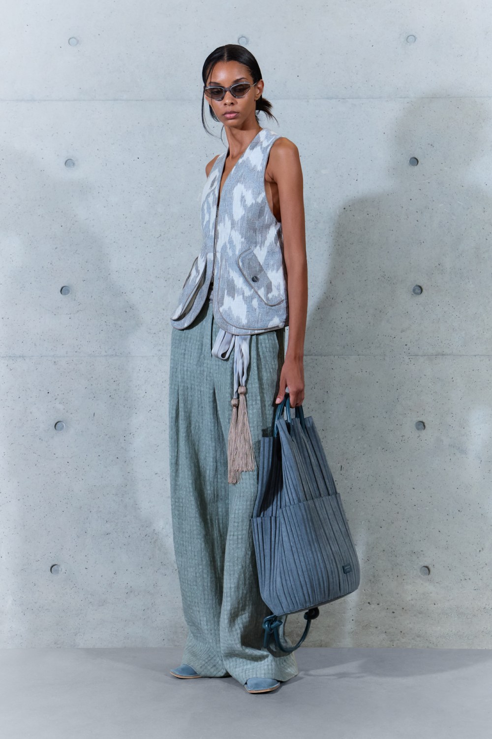 Emporio Armani SS27 estudia el paso del tiempo en la ropa