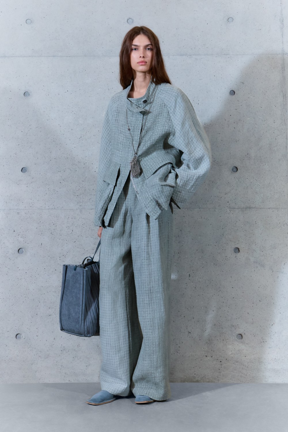 Emporio Armani SS27 estudia el paso del tiempo en la ropa