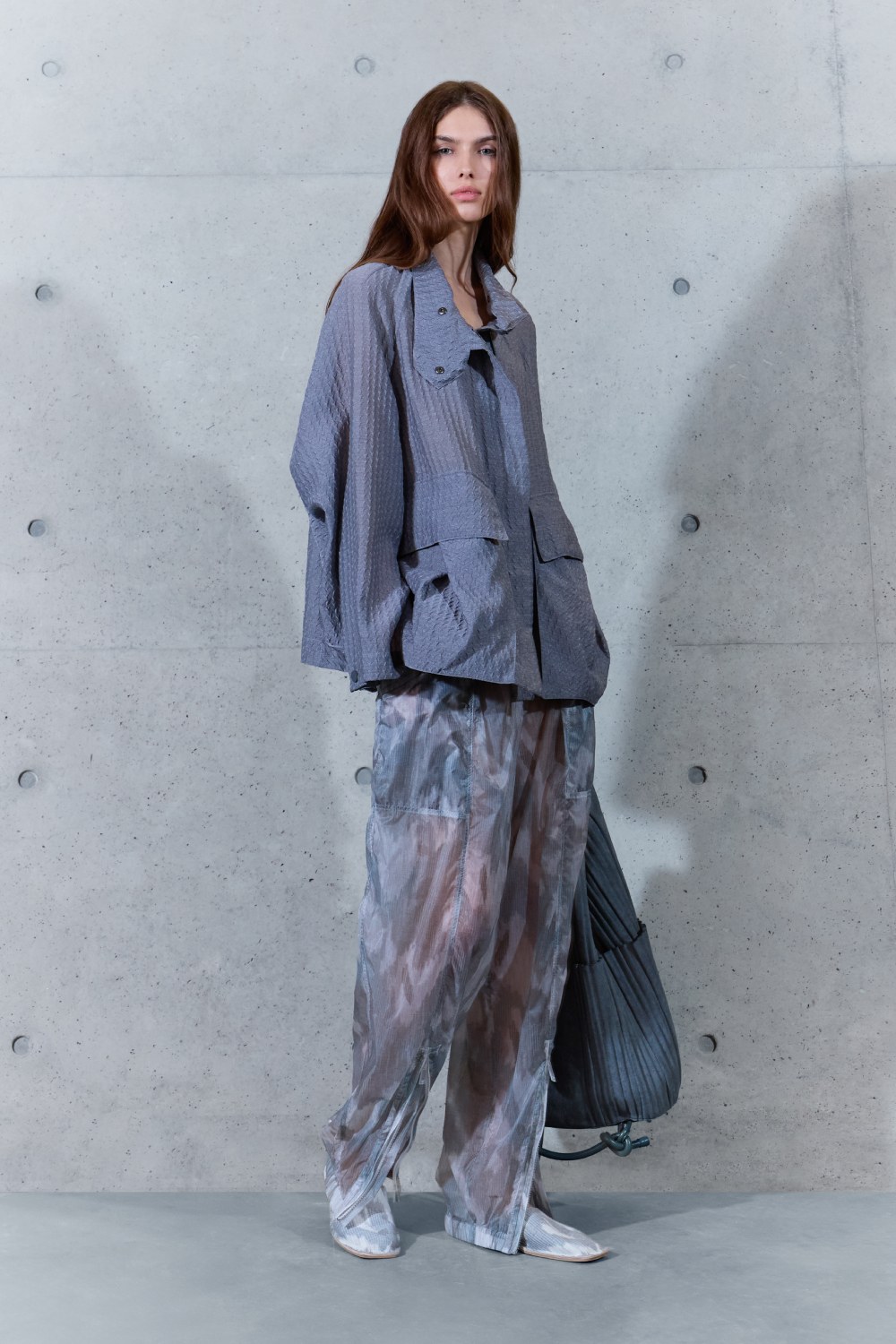 Emporio Armani SS27 estudia el paso del tiempo en la ropa