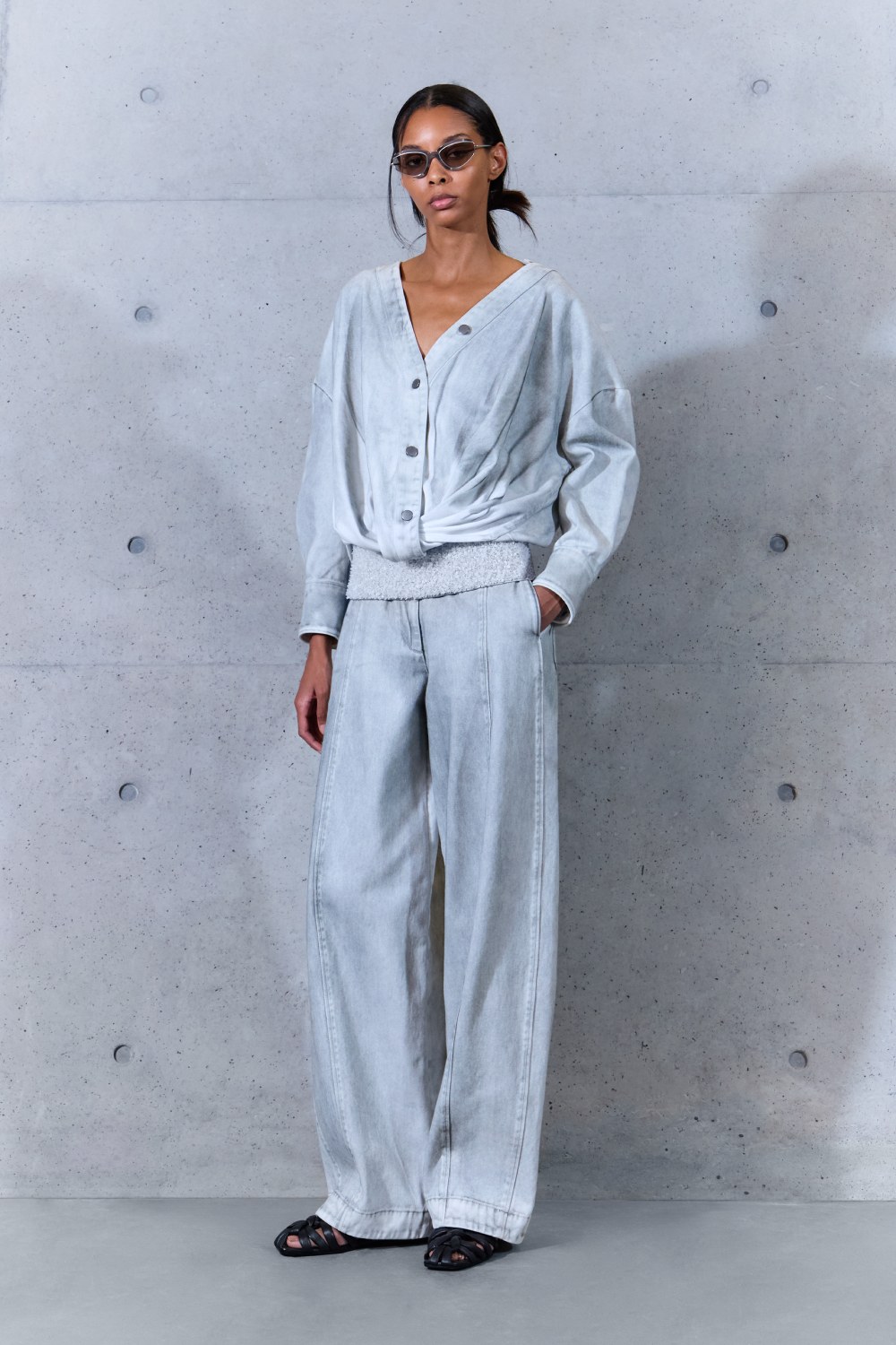 Emporio Armani SS27 estudia el paso del tiempo en la ropa