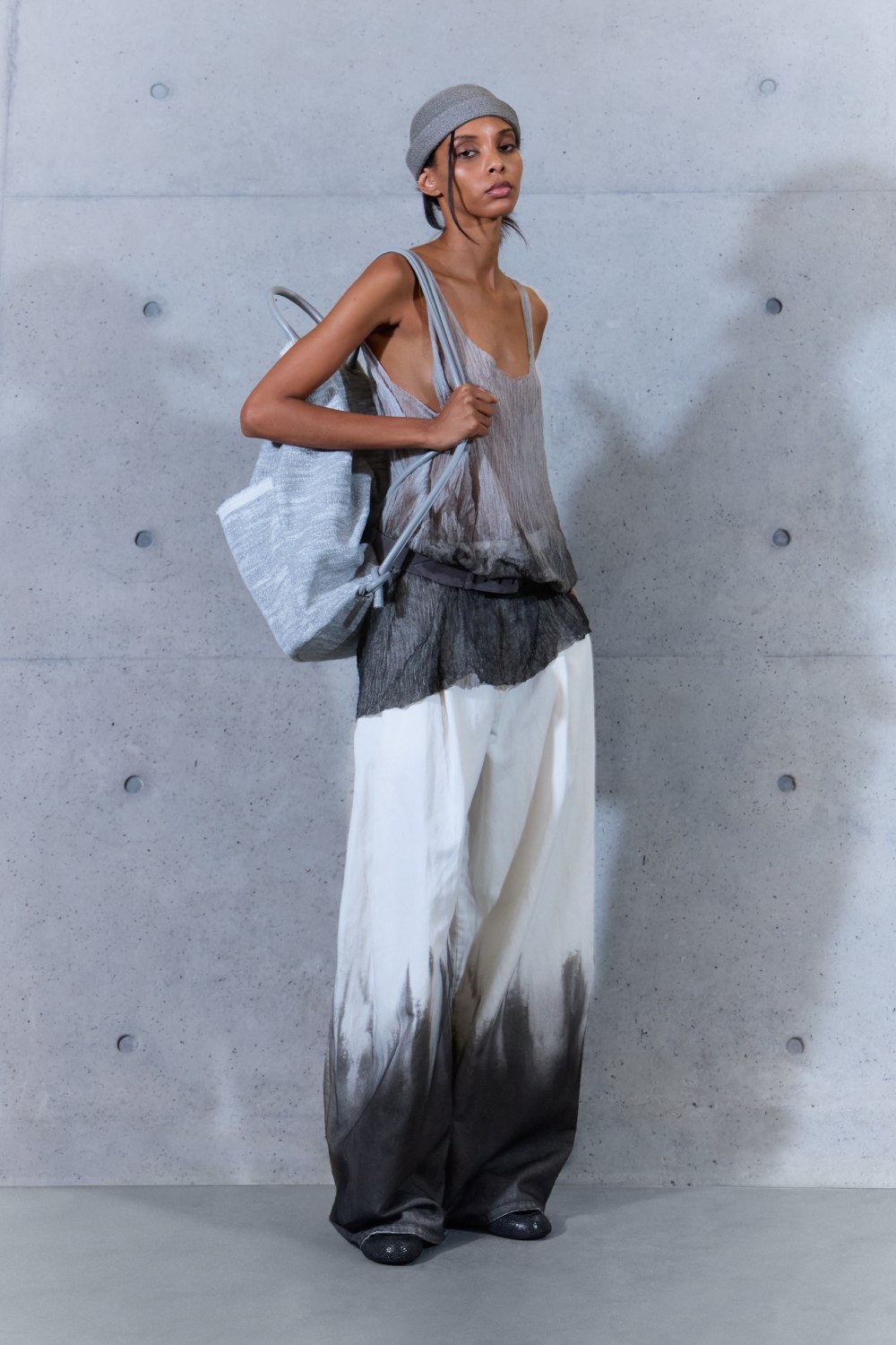 Emporio Armani SS27 estudia el paso del tiempo en la ropa