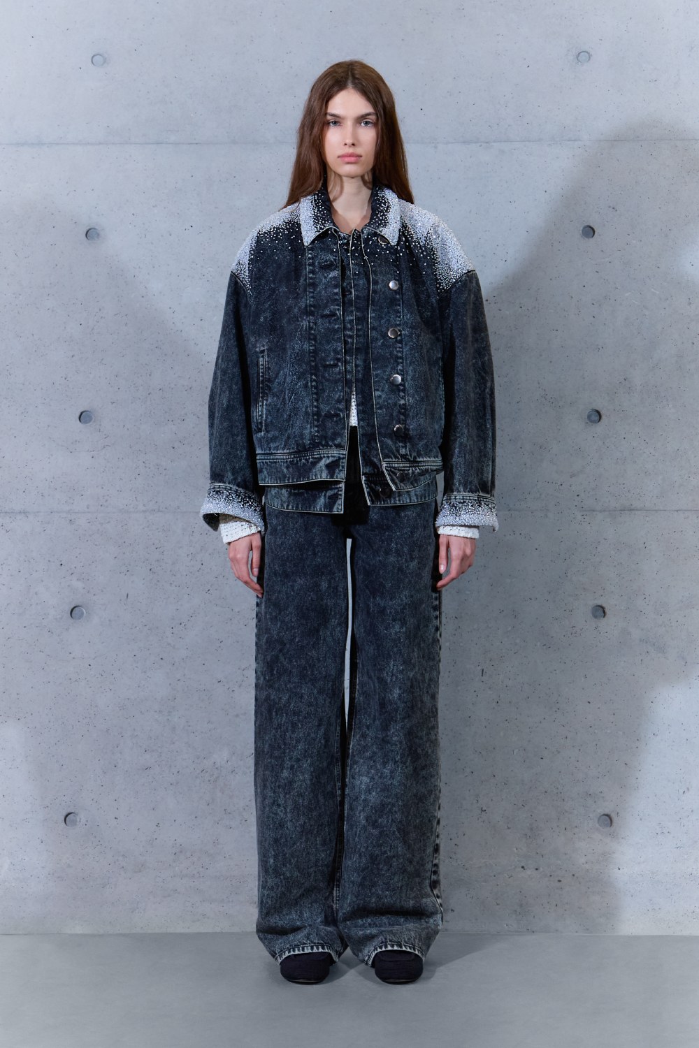 Emporio Armani SS27 estudia el paso del tiempo en la ropa