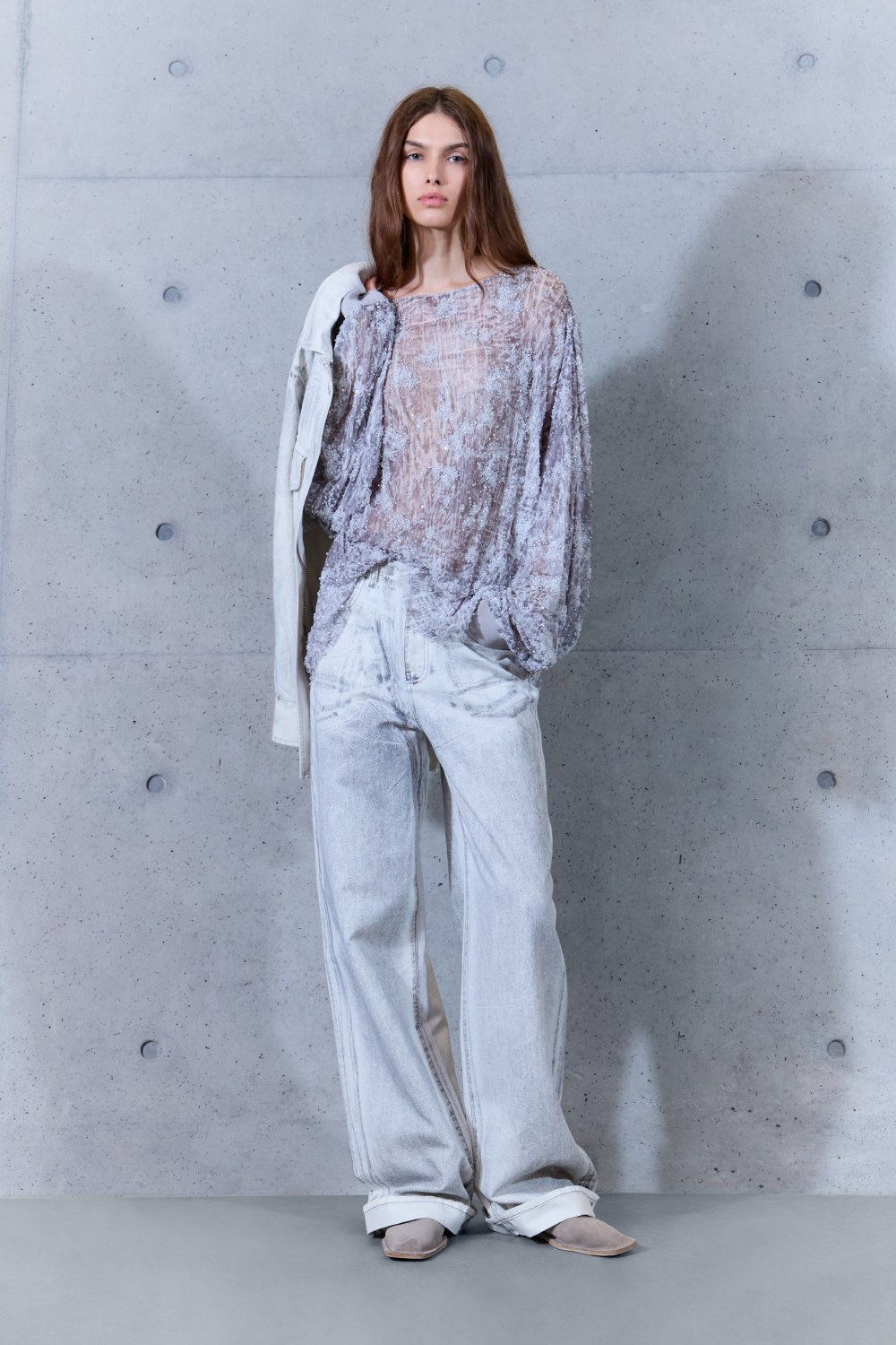 Emporio Armani SS27 estudia el paso del tiempo en la ropa