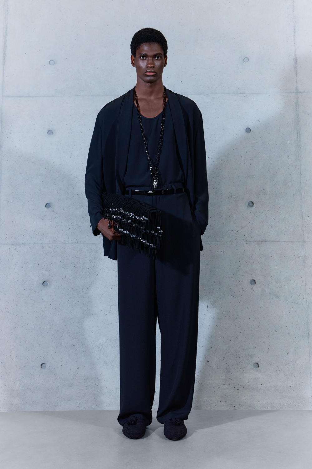 Emporio Armani SS27 estudia el paso del tiempo en la ropa