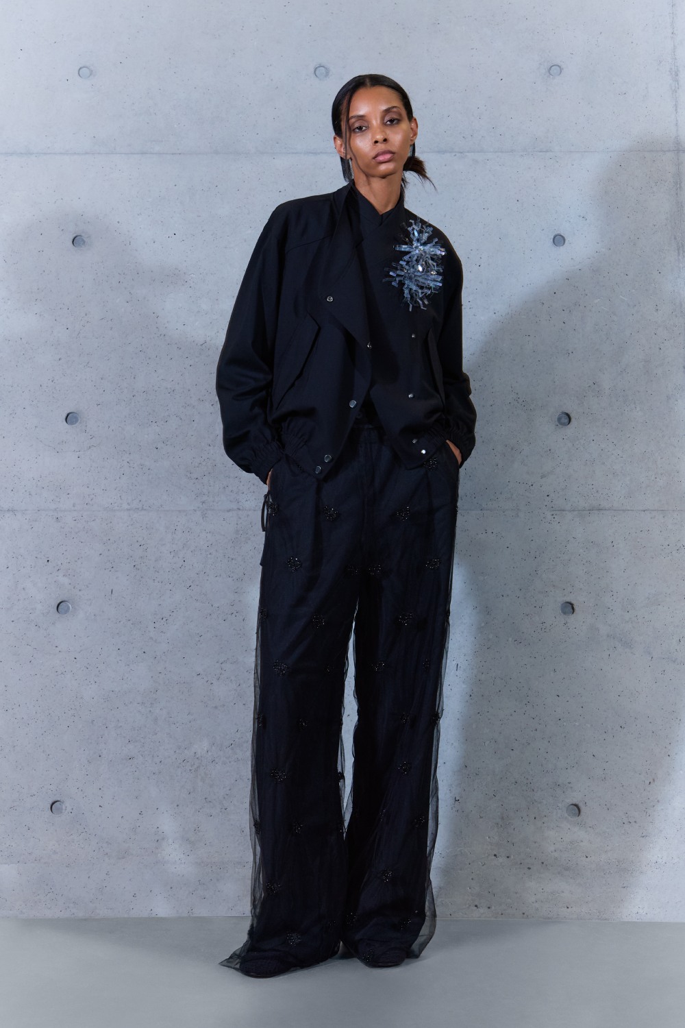 Emporio Armani SS27 estudia el paso del tiempo en la ropa