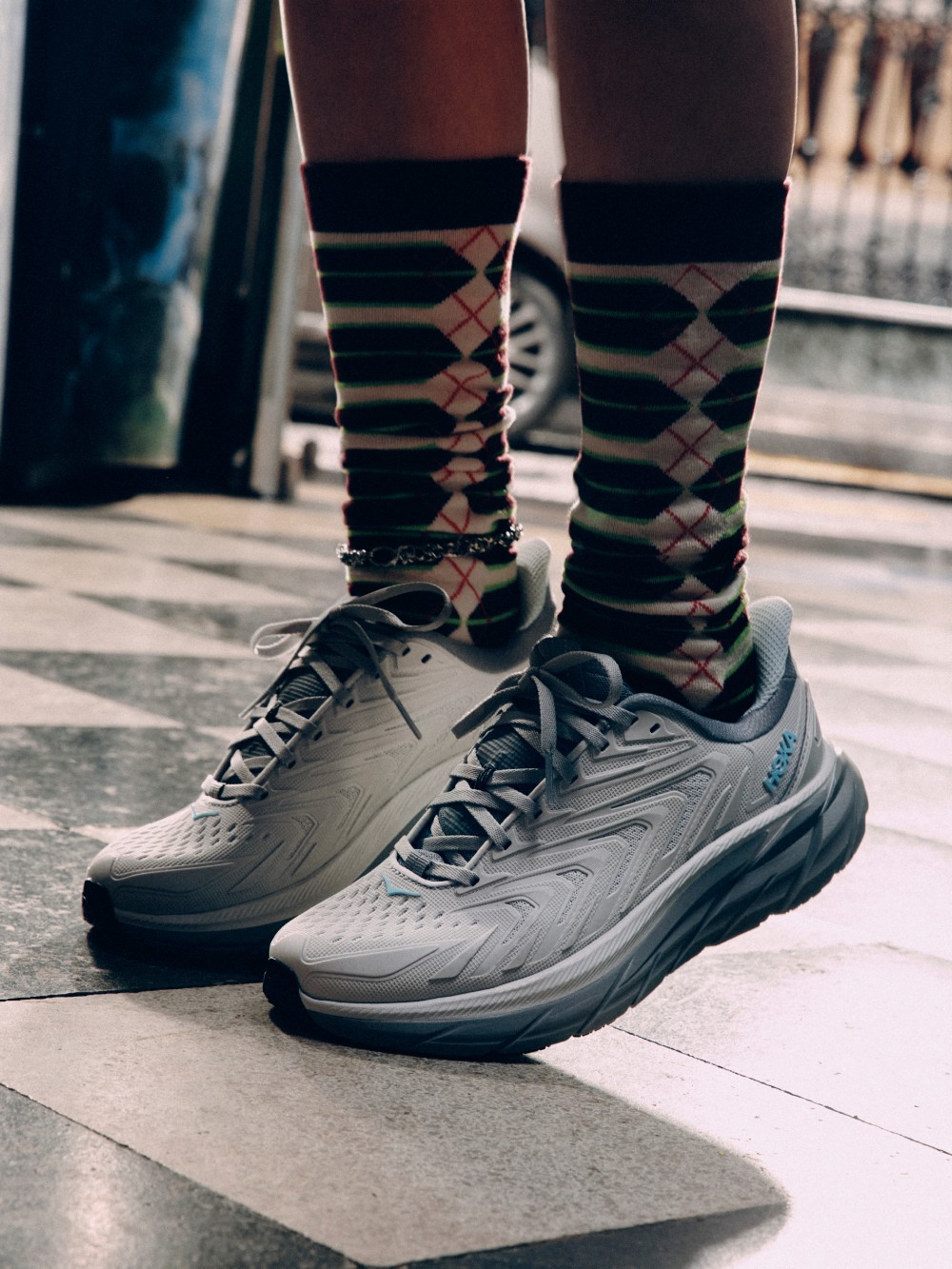 Hoka tiene la zapatilla para tu día a día en la calle