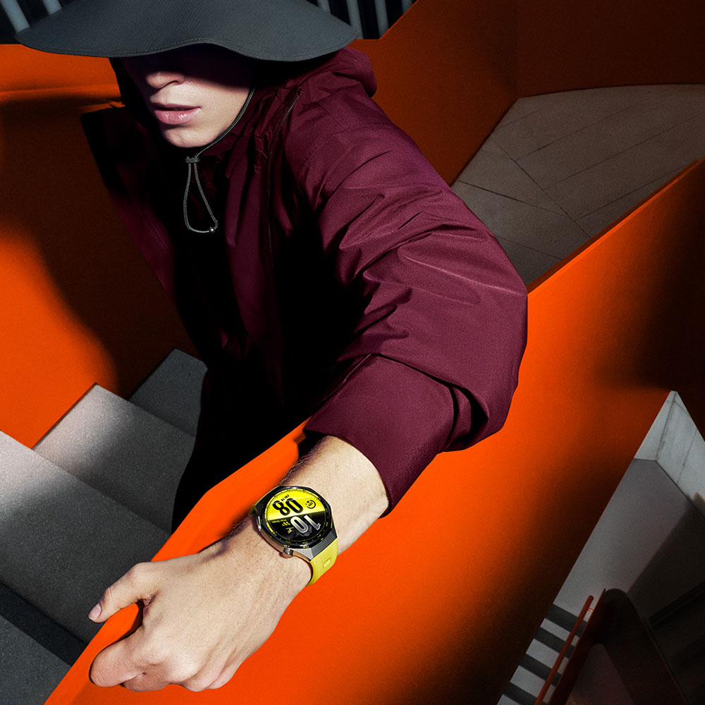 Huawei Watch GT 7 Series toma la montaña, con esquís o bici
