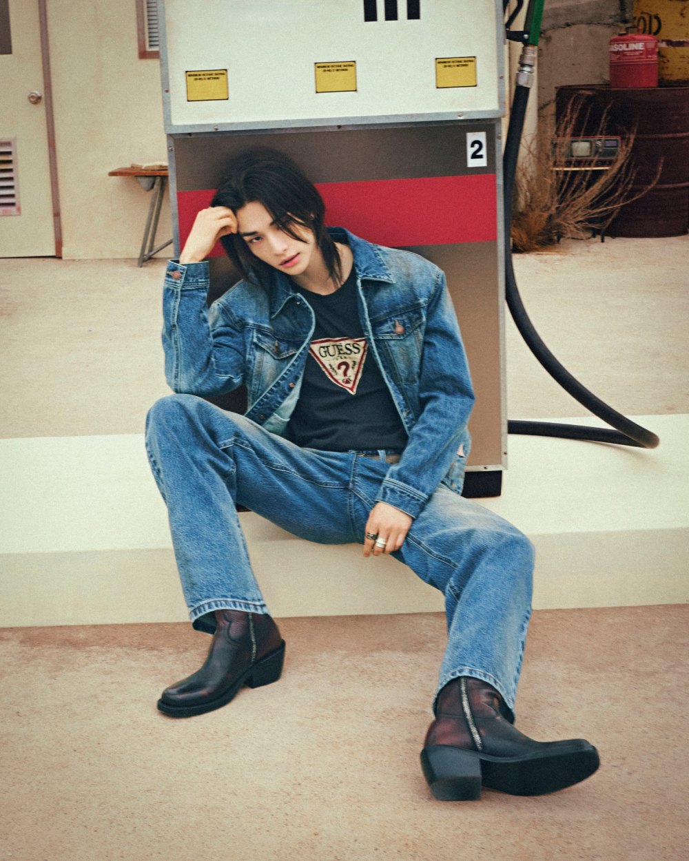 Hyunjin es el nuevo símbolo de denim americano para Guess