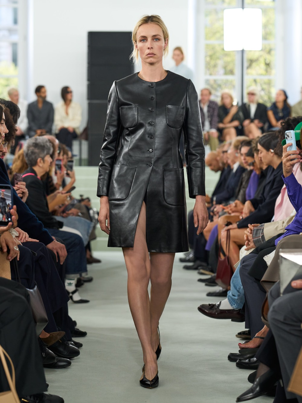 Jil Sander SS27 trae minimalismo desprolijo e imperfecto