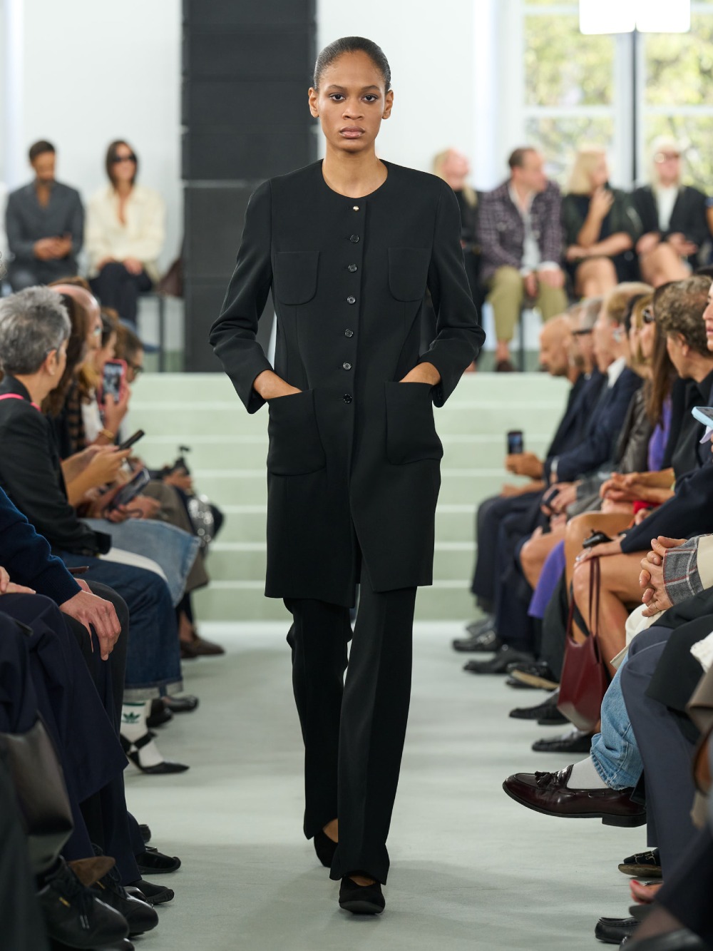 Jil Sander SS27 trae minimalismo desprolijo e imperfecto