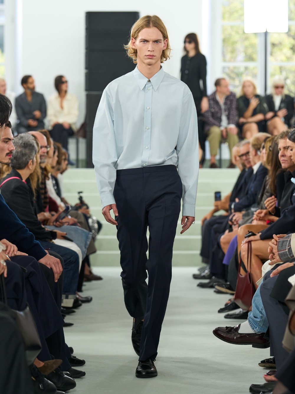 Jil Sander SS27 trae minimalismo desprolijo e imperfecto