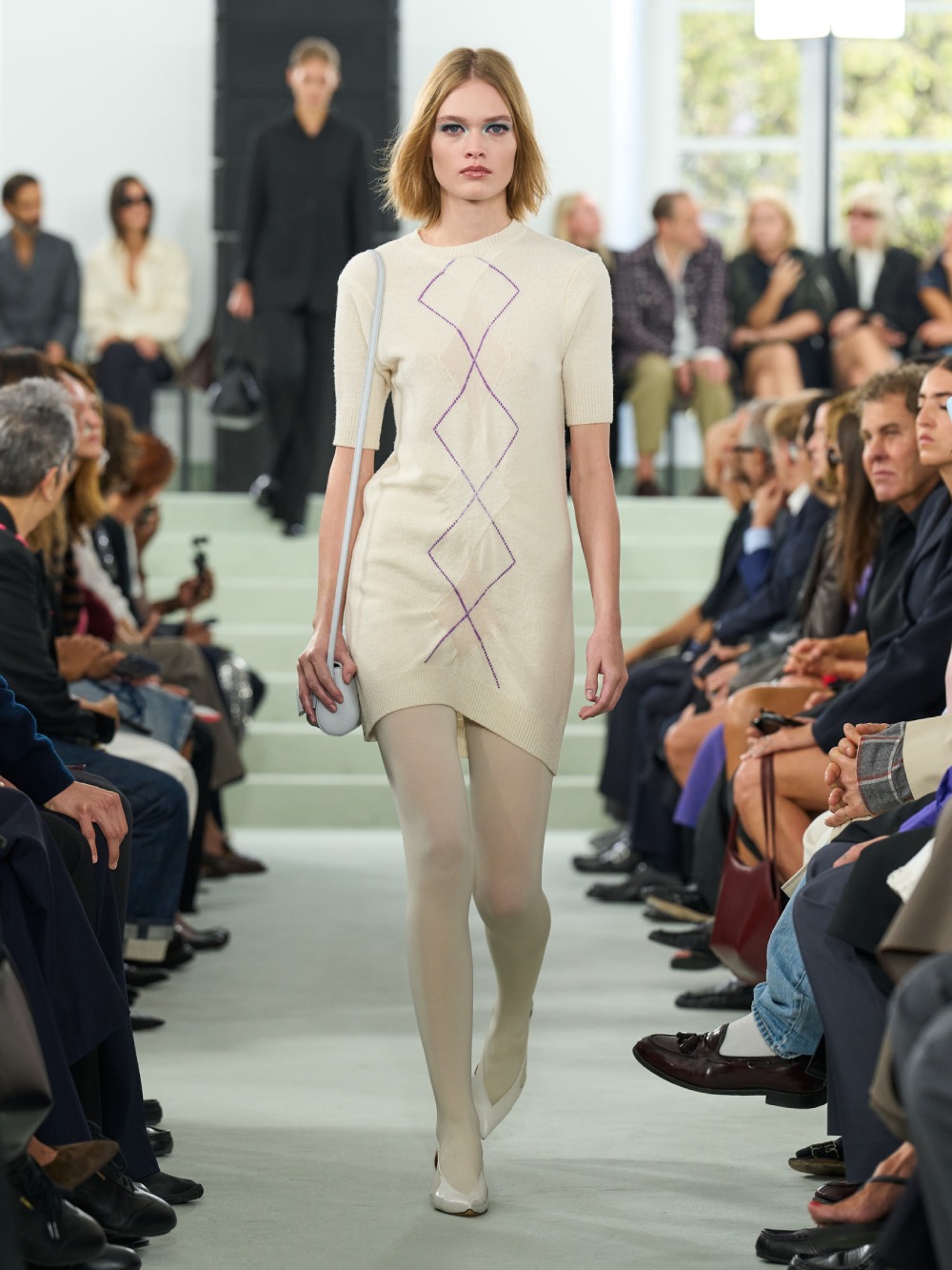 Jil Sander SS27 trae minimalismo desprolijo e imperfecto