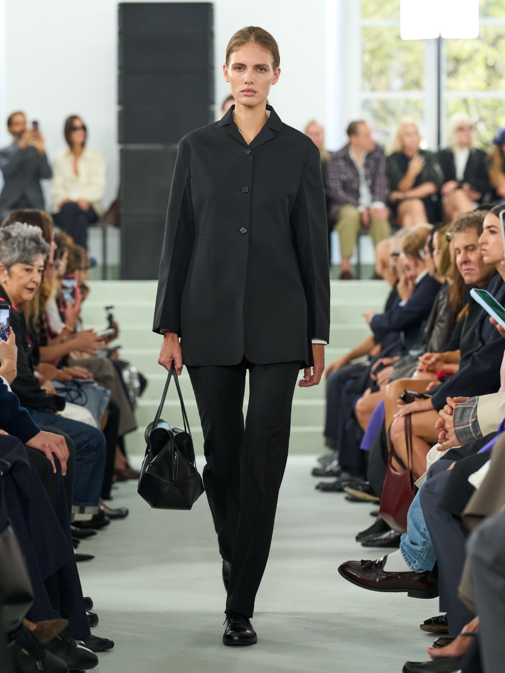 Jil Sander SS27 trae minimalismo desprolijo e imperfecto