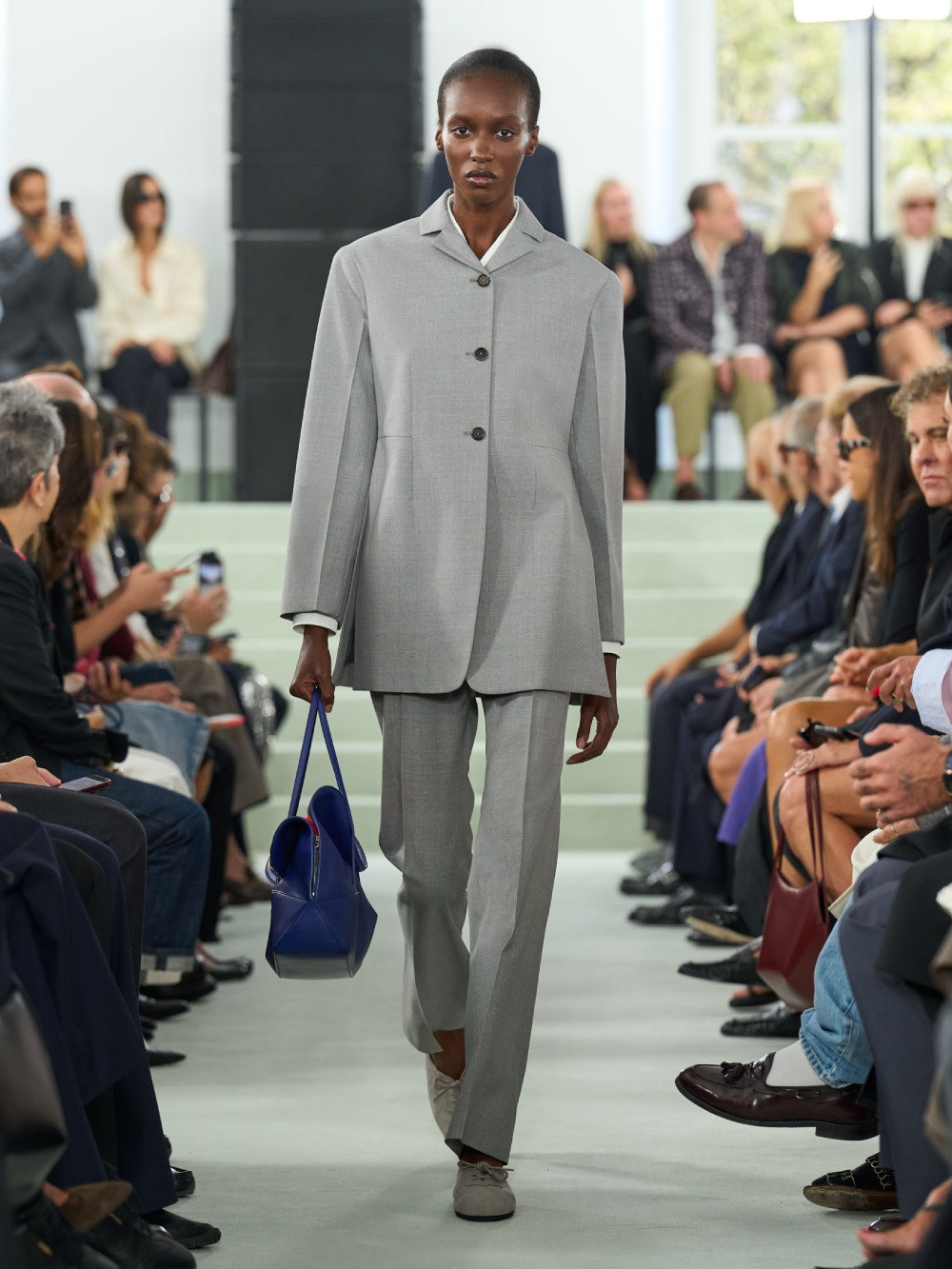 Jil Sander SS27 trae minimalismo desprolijo e imperfecto