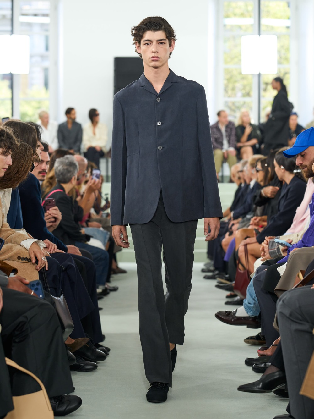 Jil Sander SS27 trae minimalismo desprolijo e imperfecto
