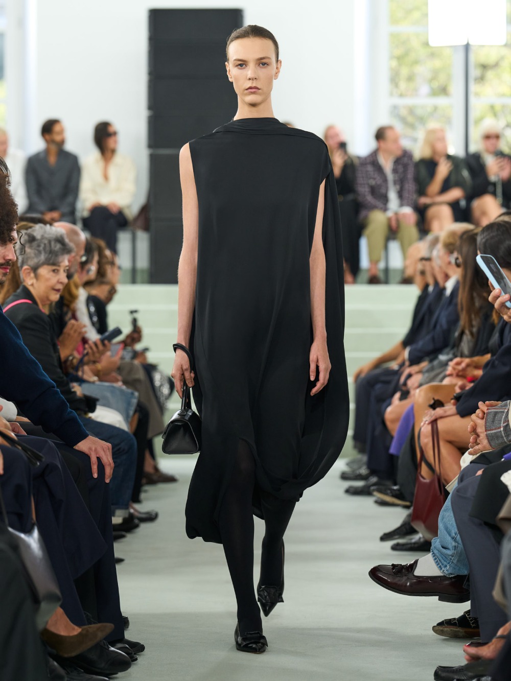 Jil Sander SS27 trae minimalismo desprolijo e imperfecto