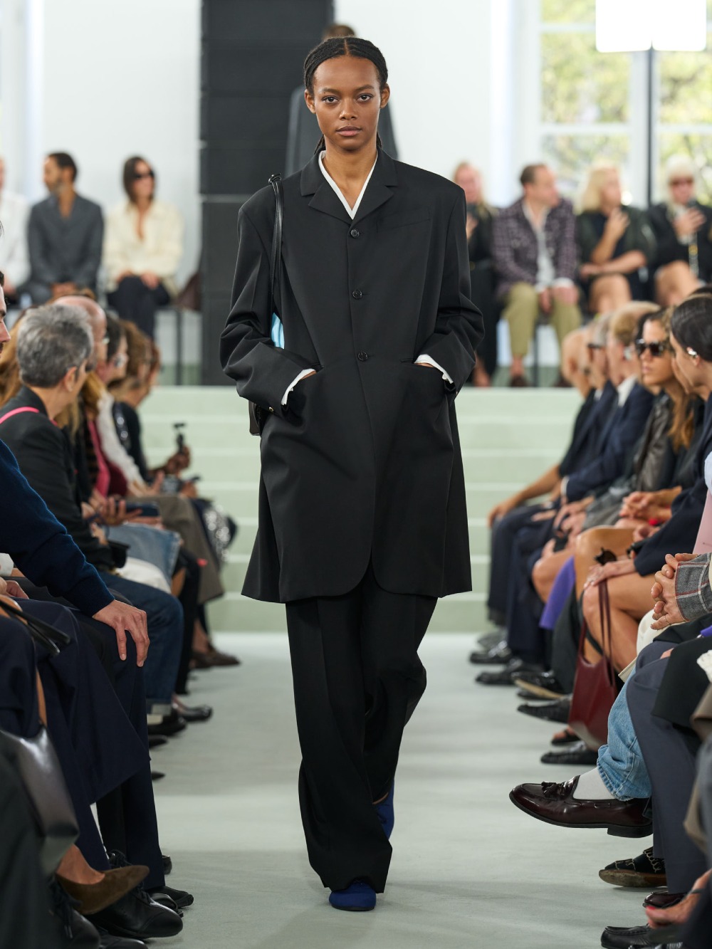 Jil Sander SS27 trae minimalismo desprolijo e imperfecto