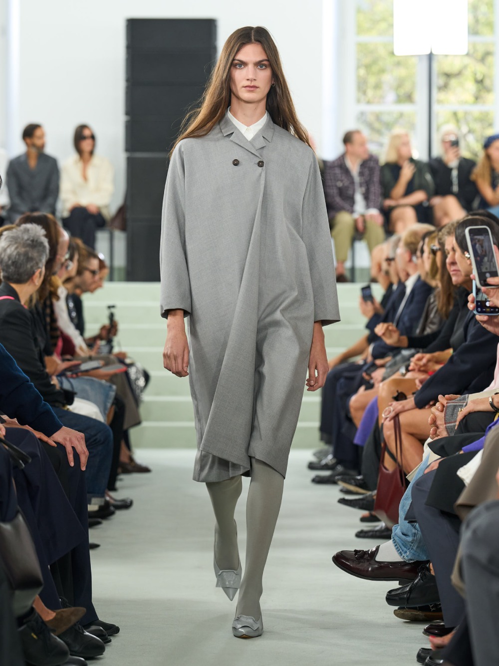 Jil Sander SS27 trae minimalismo desprolijo e imperfecto