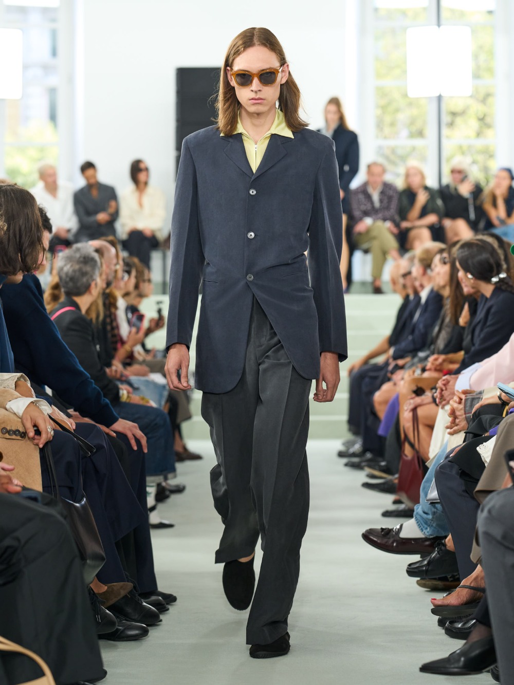 Jil Sander SS27 trae minimalismo desprolijo e imperfecto