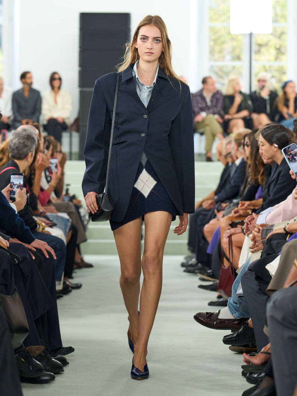 Jil Sander SS27 trae minimalismo desprolijo e imperfecto