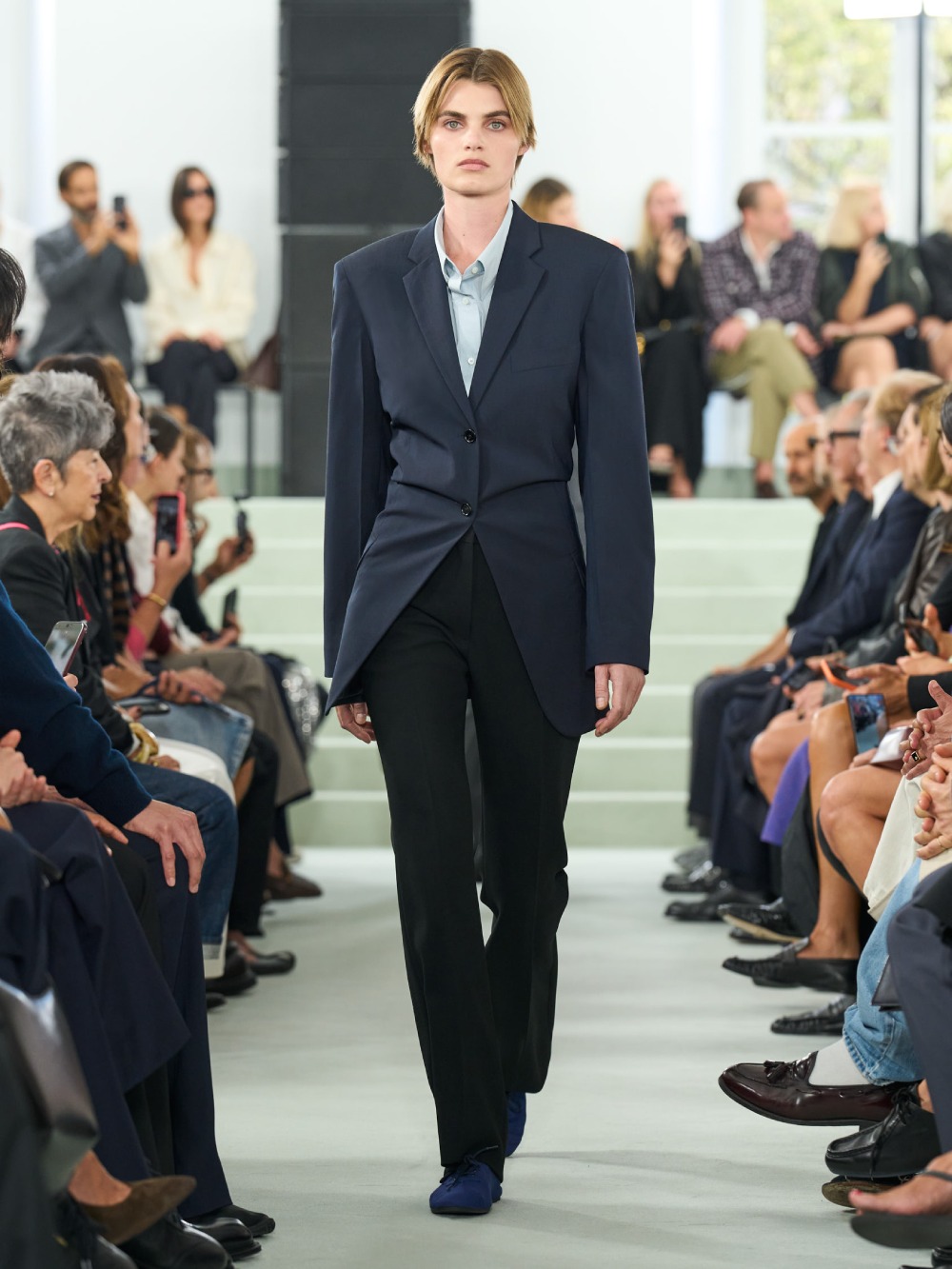 Jil Sander SS27 trae minimalismo desprolijo e imperfecto