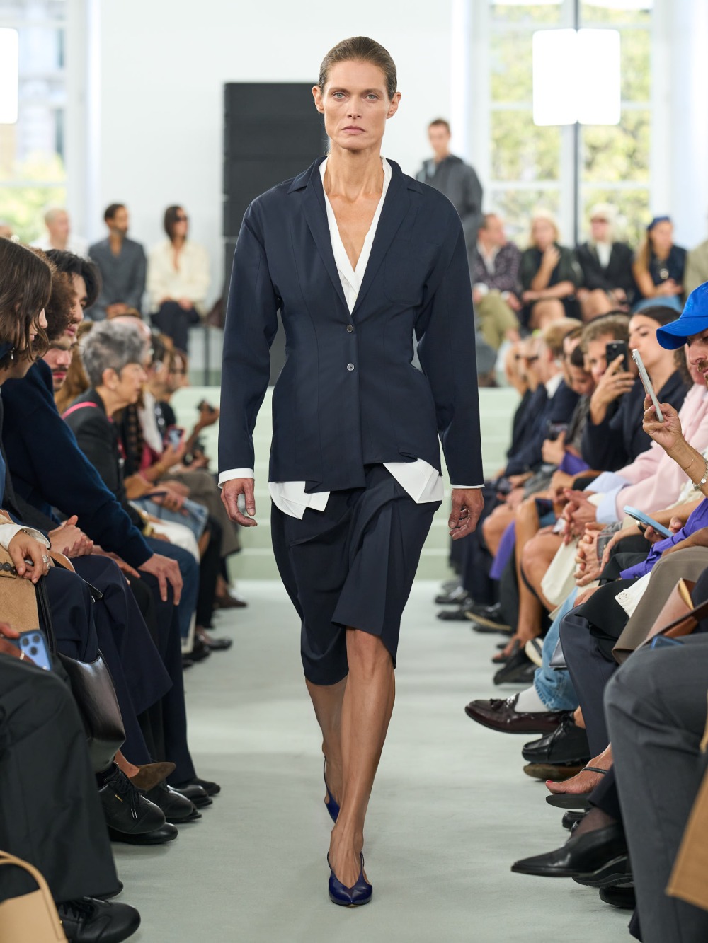 Jil Sander SS27 trae minimalismo desprolijo e imperfecto