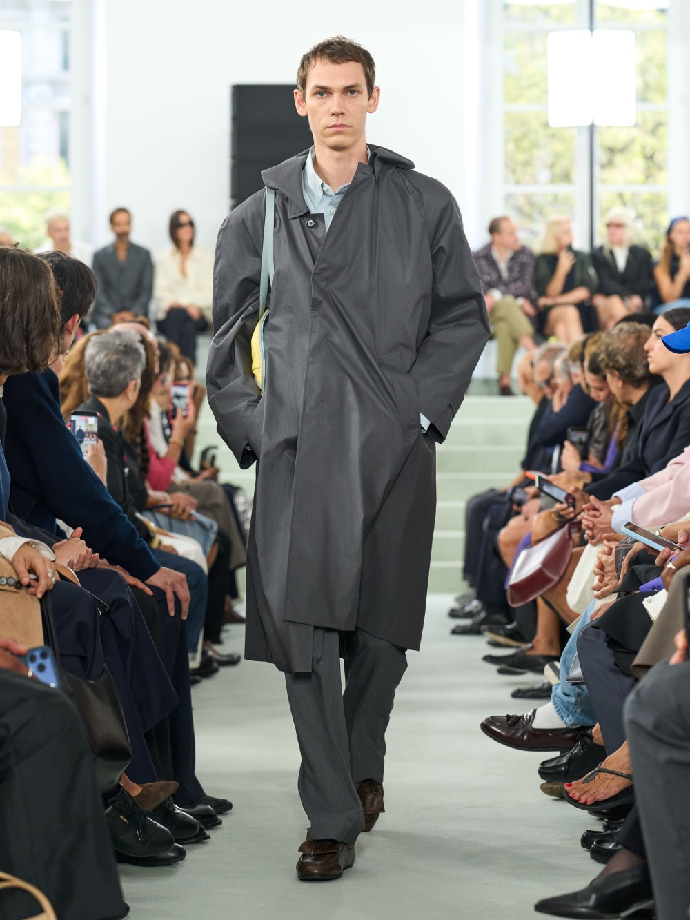 Jil Sander SS27 trae minimalismo desprolijo e imperfecto