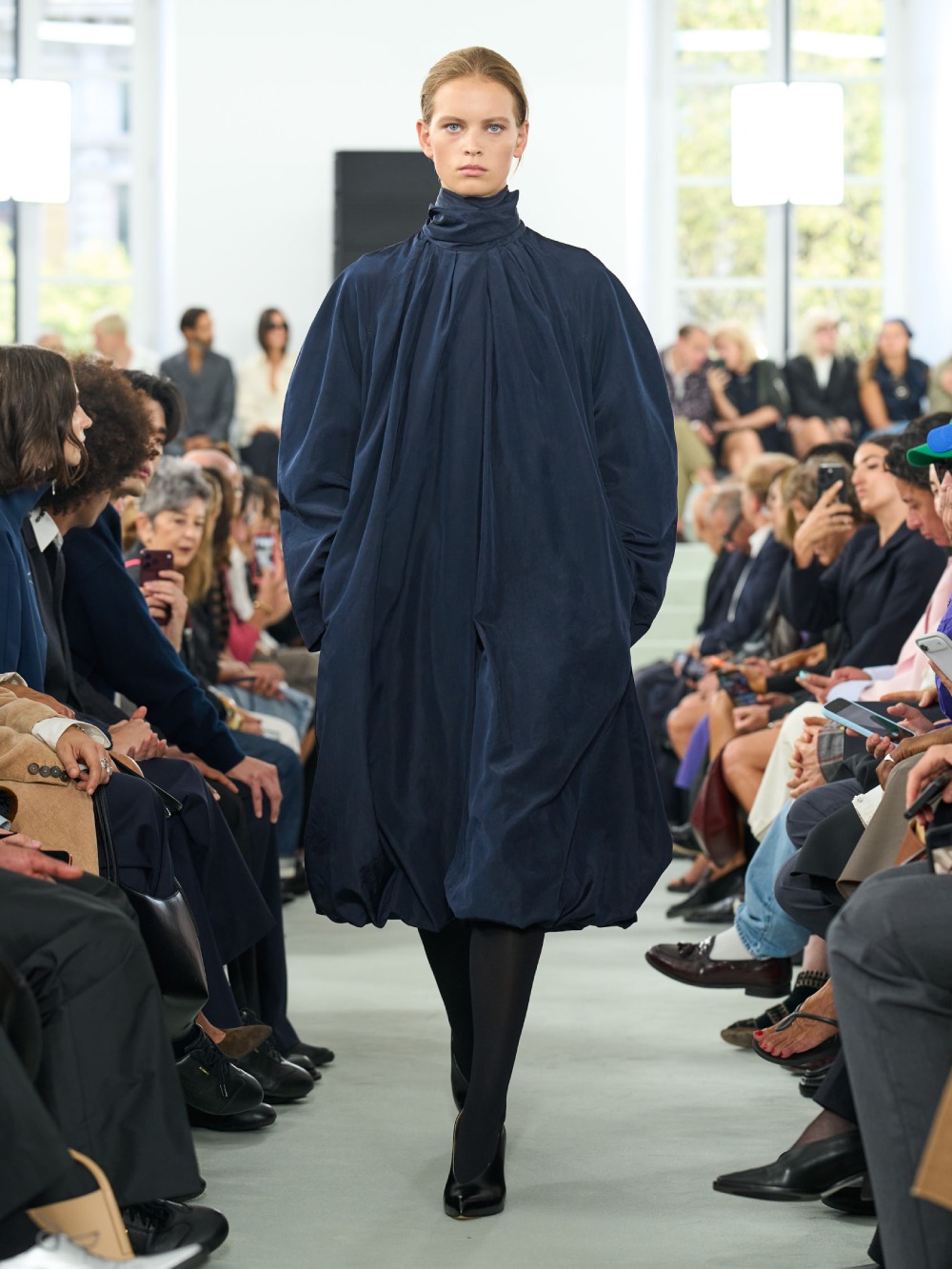 Jil Sander SS27 trae minimalismo desprolijo e imperfecto