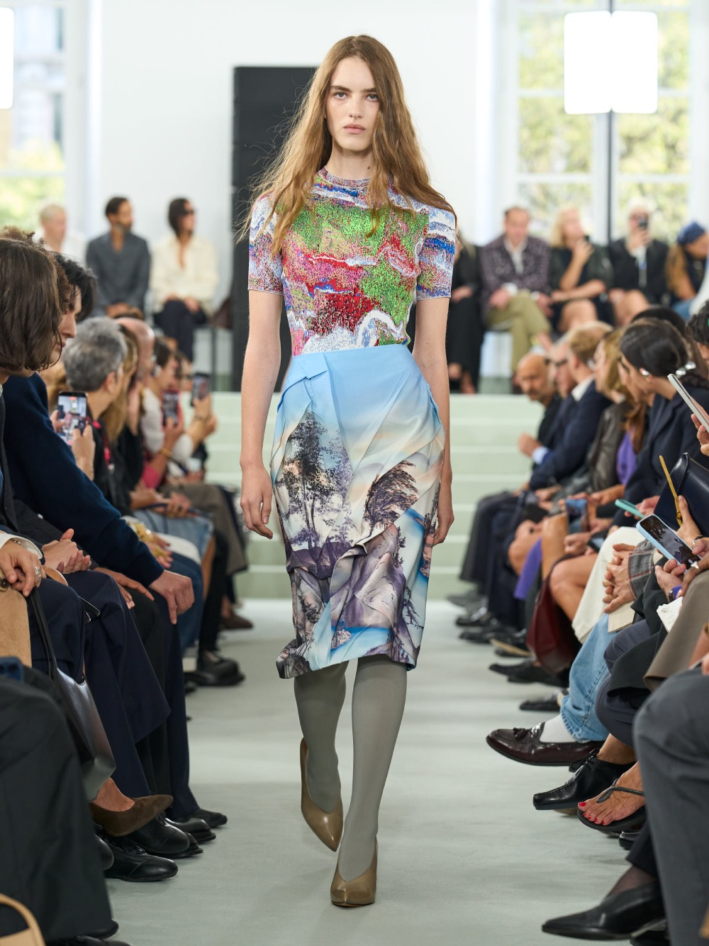 Jil Sander SS27 trae minimalismo desprolijo e imperfecto
