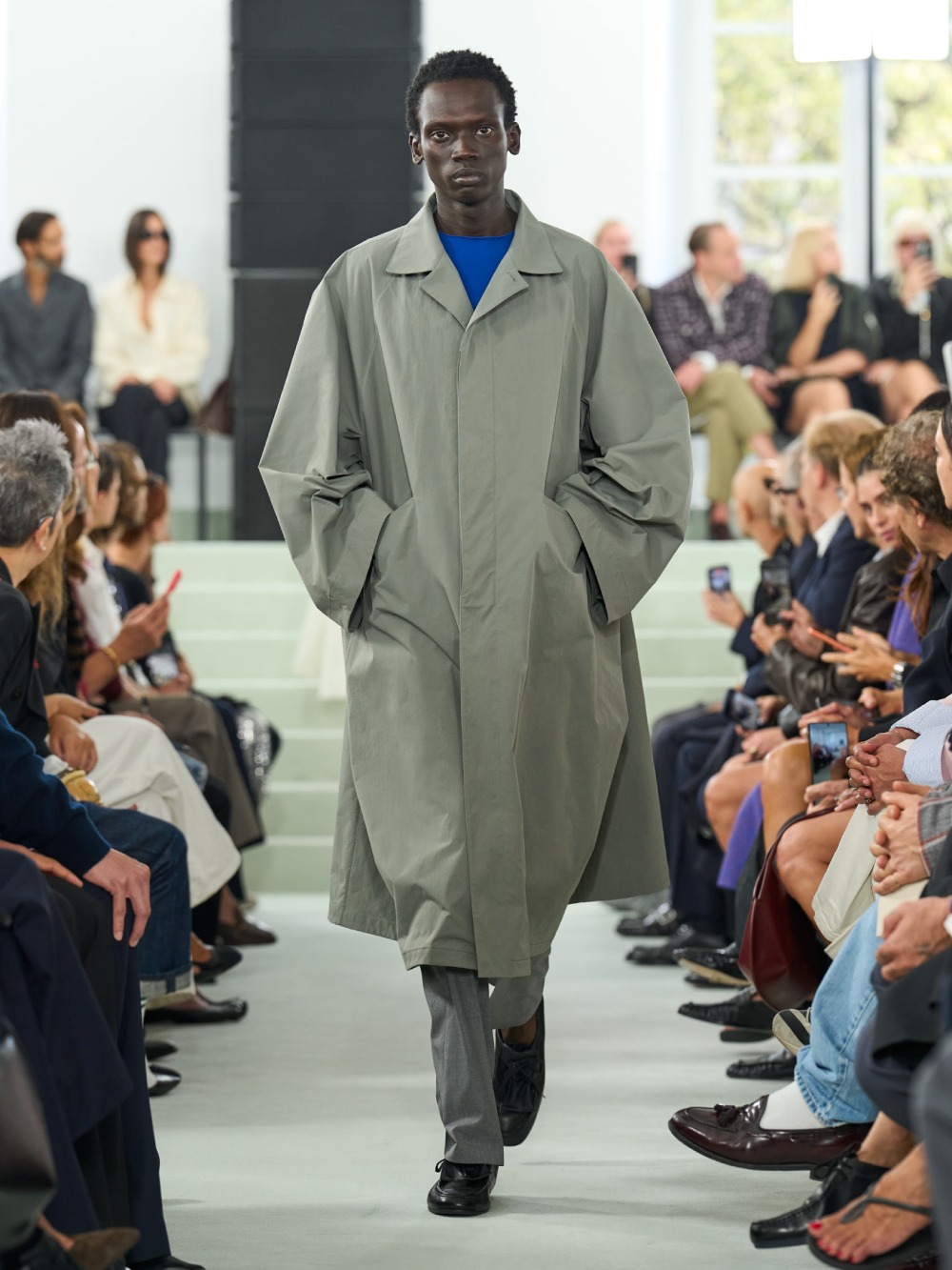 Jil Sander SS27 trae minimalismo desprolijo e imperfecto
