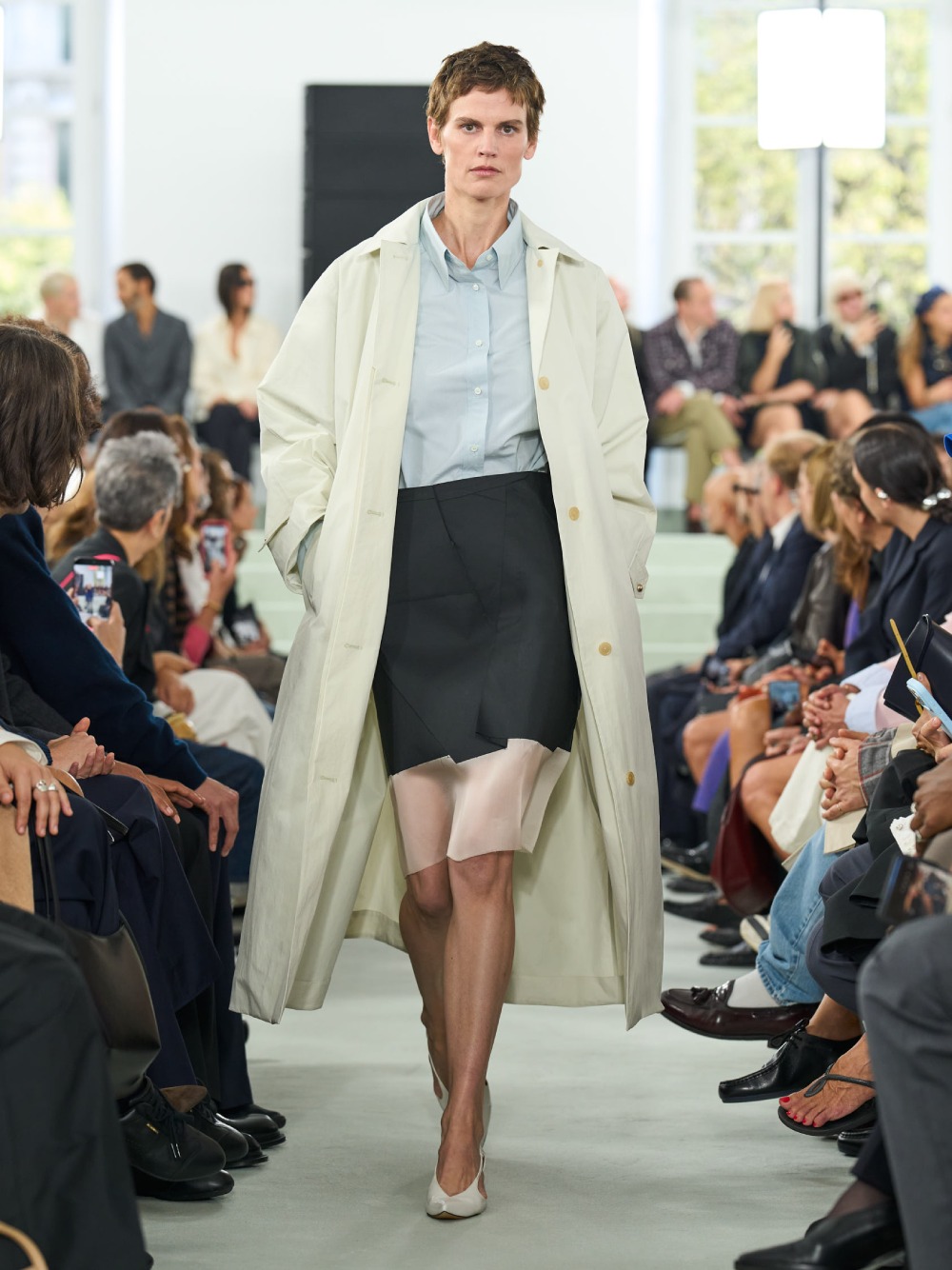 Jil Sander SS27 trae minimalismo desprolijo e imperfecto