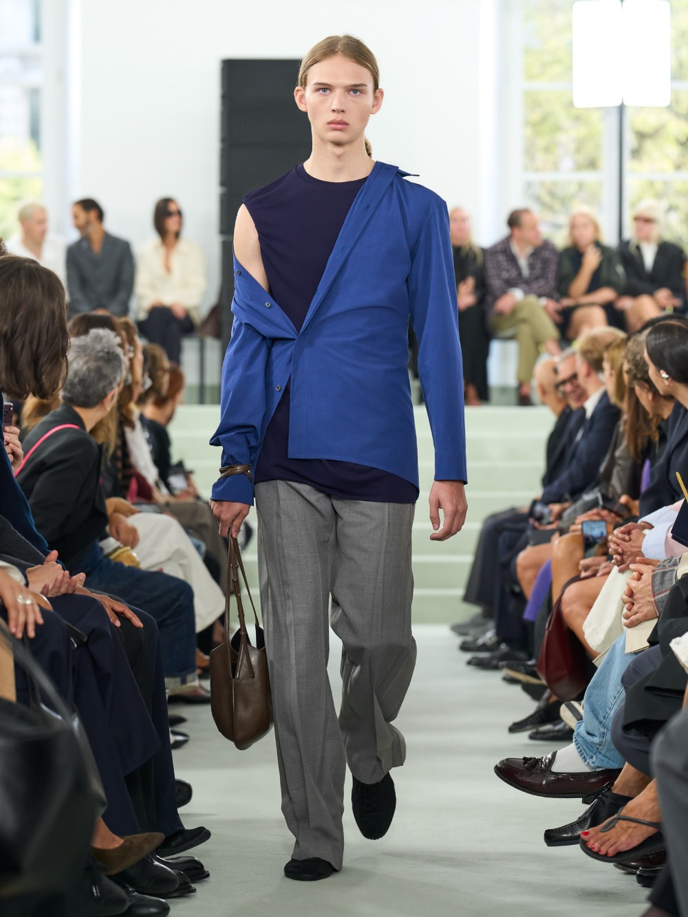 Jil Sander SS27 trae minimalismo desprolijo e imperfecto