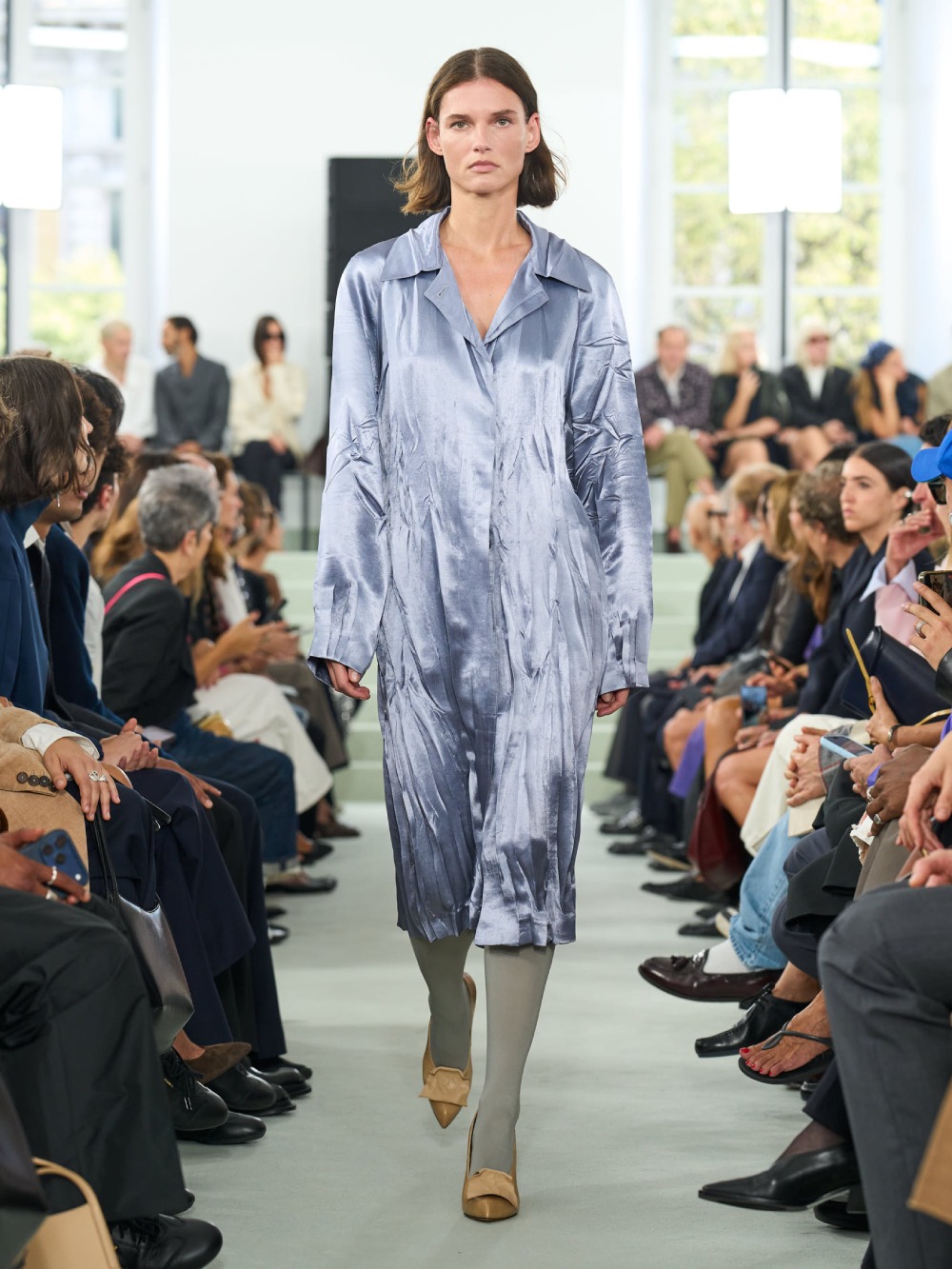 Jil Sander SS27 trae minimalismo desprolijo e imperfecto
