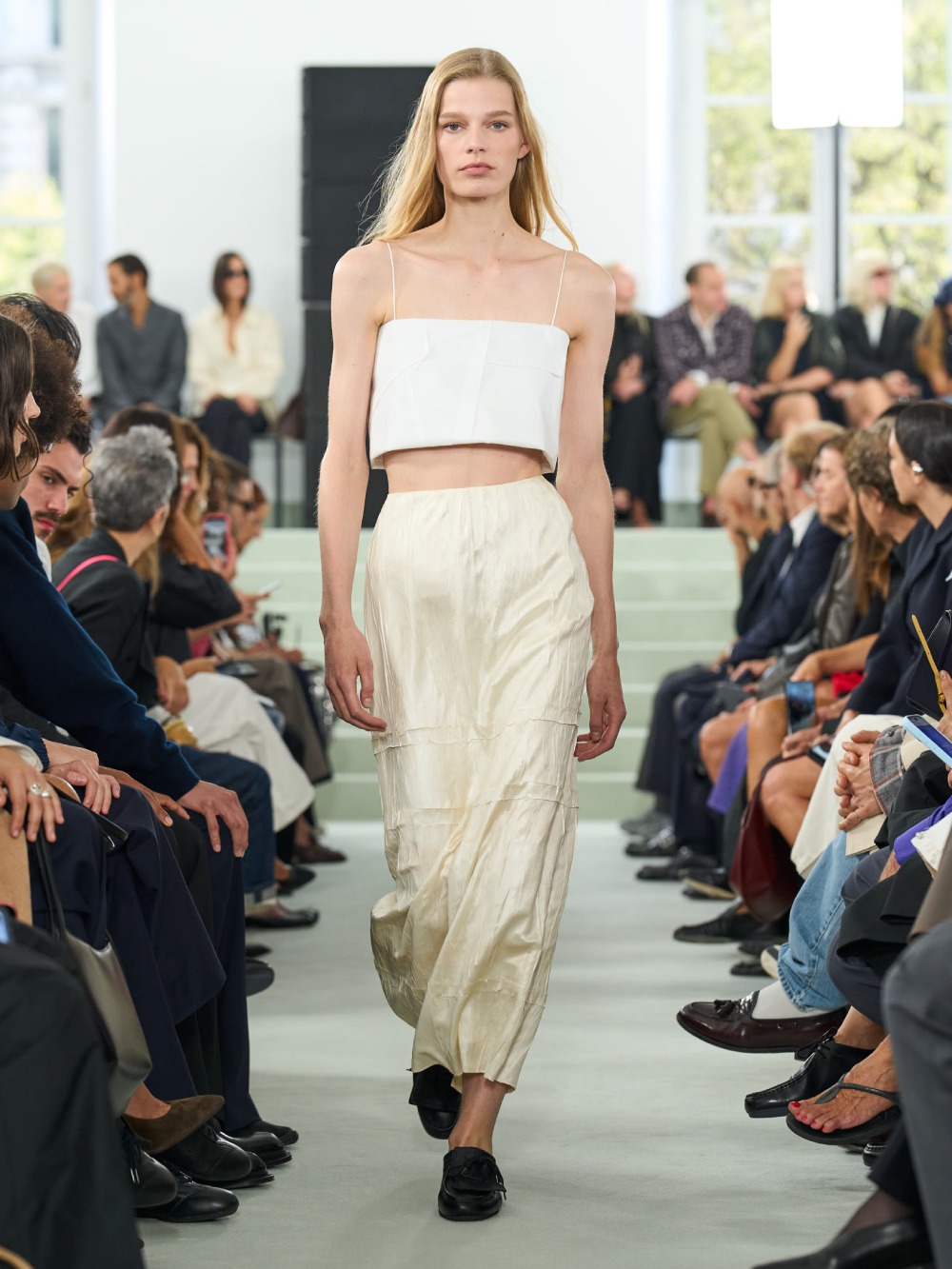 Jil Sander SS27 trae minimalismo desprolijo e imperfecto