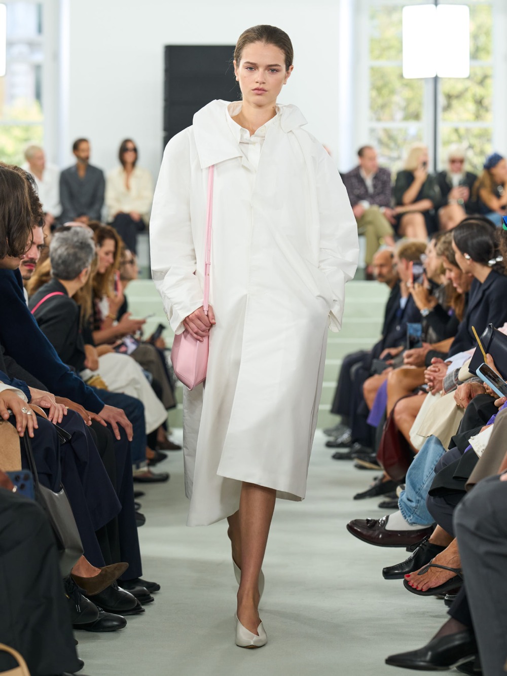 Jil Sander SS27 trae minimalismo desprolijo e imperfecto