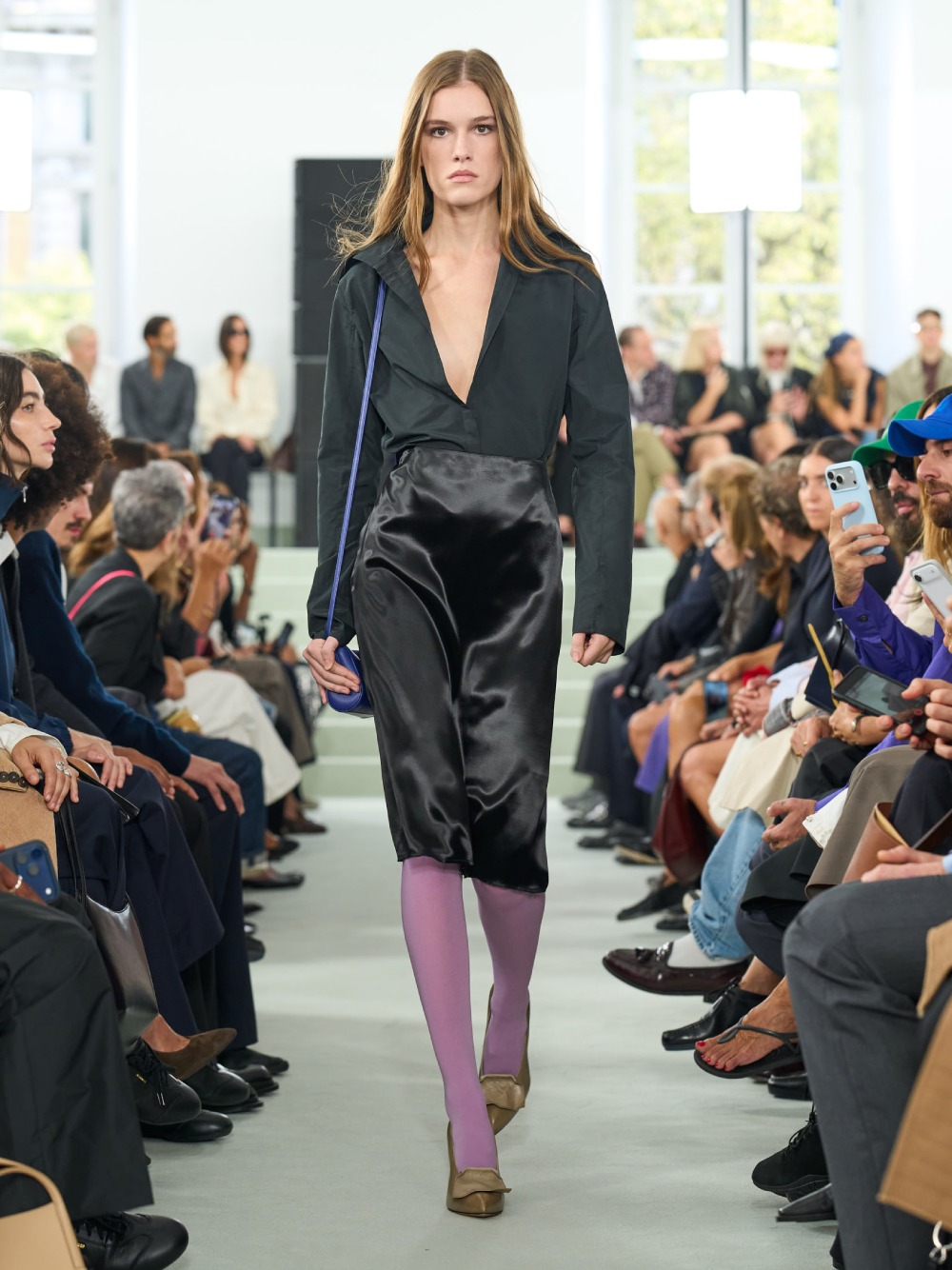 Jil Sander SS27 trae minimalismo desprolijo e imperfecto