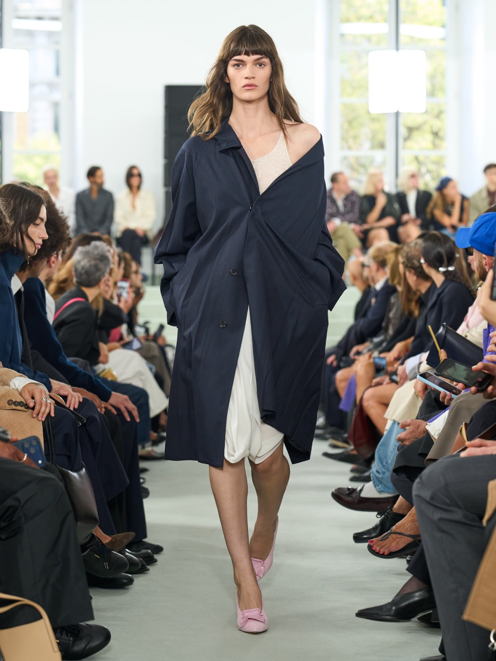 Jil Sander SS27 trae minimalismo desprolijo e imperfecto