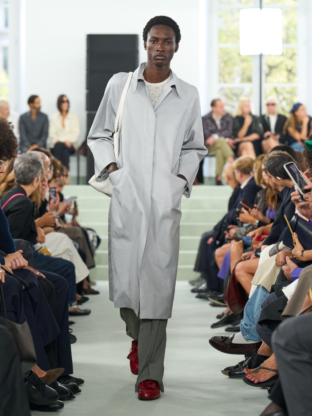 Jil Sander SS27 trae minimalismo desprolijo e imperfecto