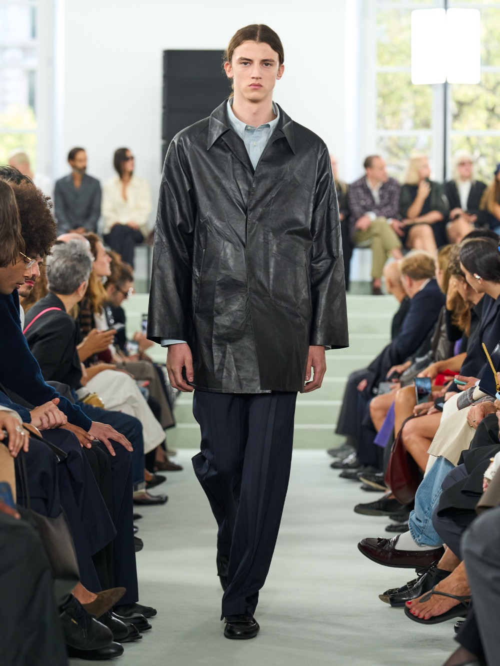 Jil Sander SS27 trae minimalismo desprolijo e imperfecto