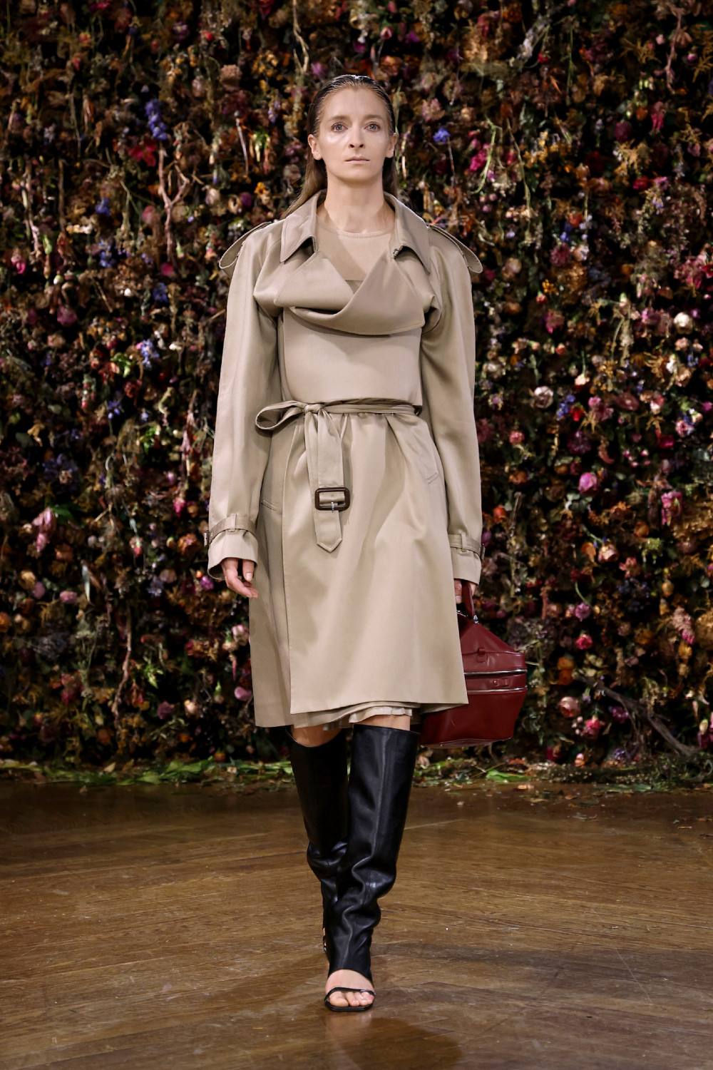 El Margiela SS27 de Martens enfrenta rigidez y suavidad