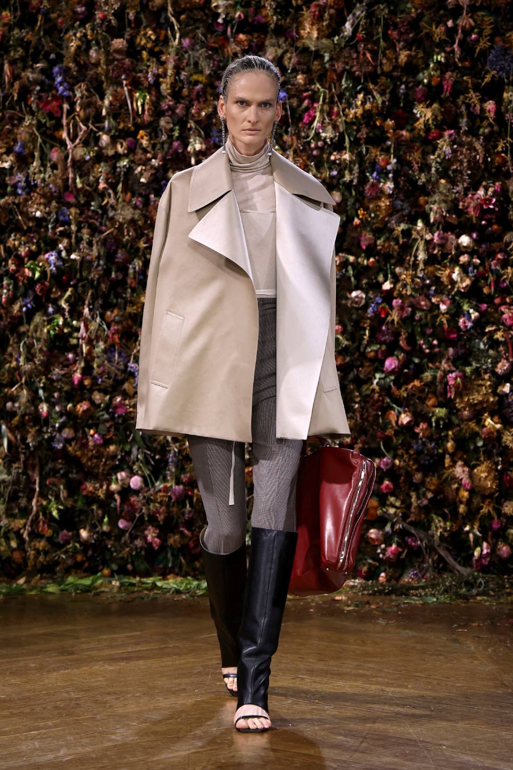 El Margiela SS27 de Martens enfrenta rigidez y suavidad
