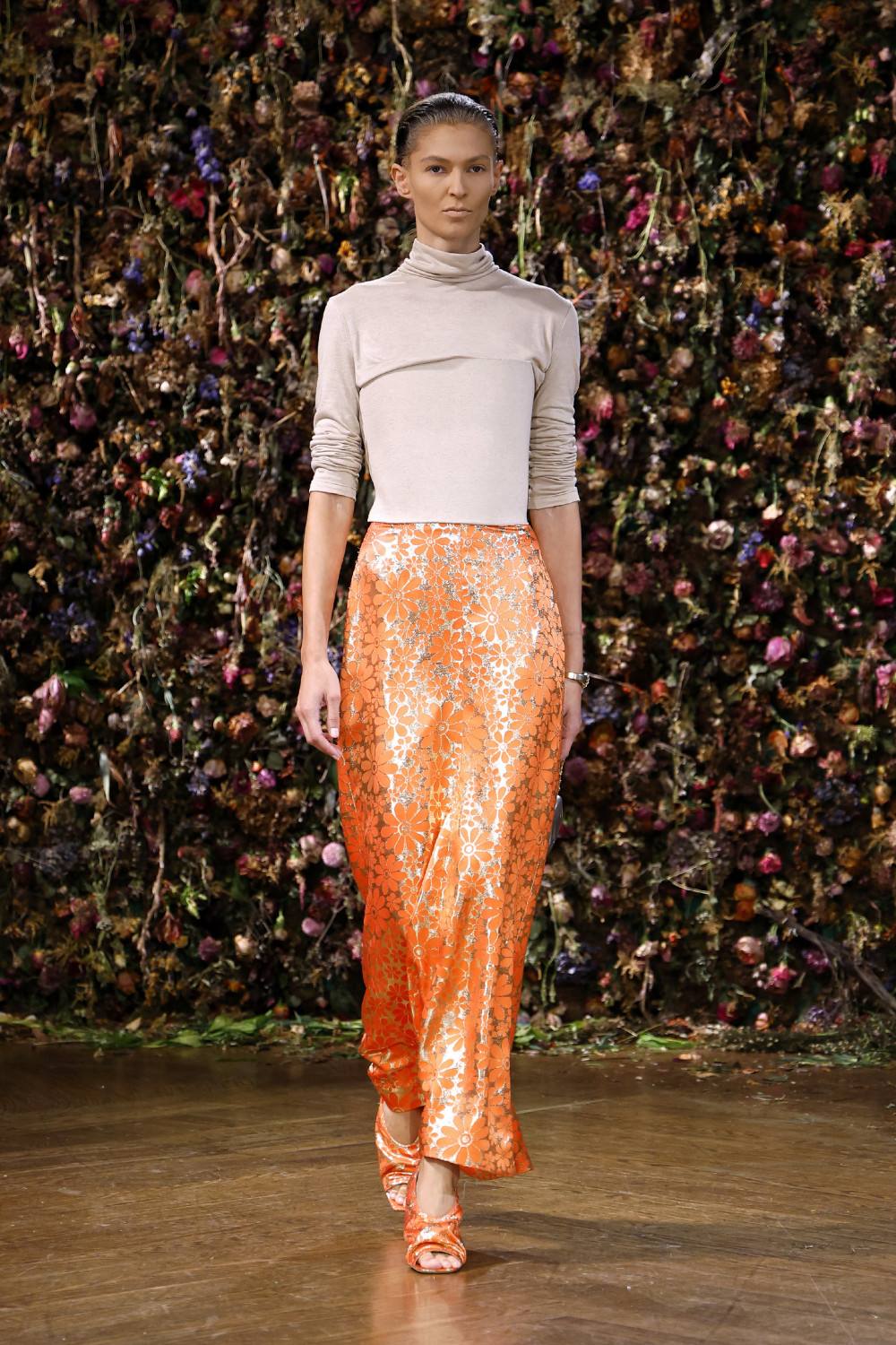 El Margiela SS27 de Martens enfrenta rigidez y suavidad