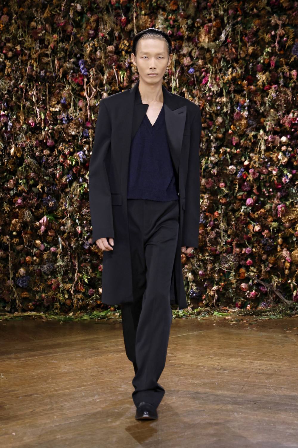 El Margiela SS27 de Martens enfrenta rigidez y suavidad