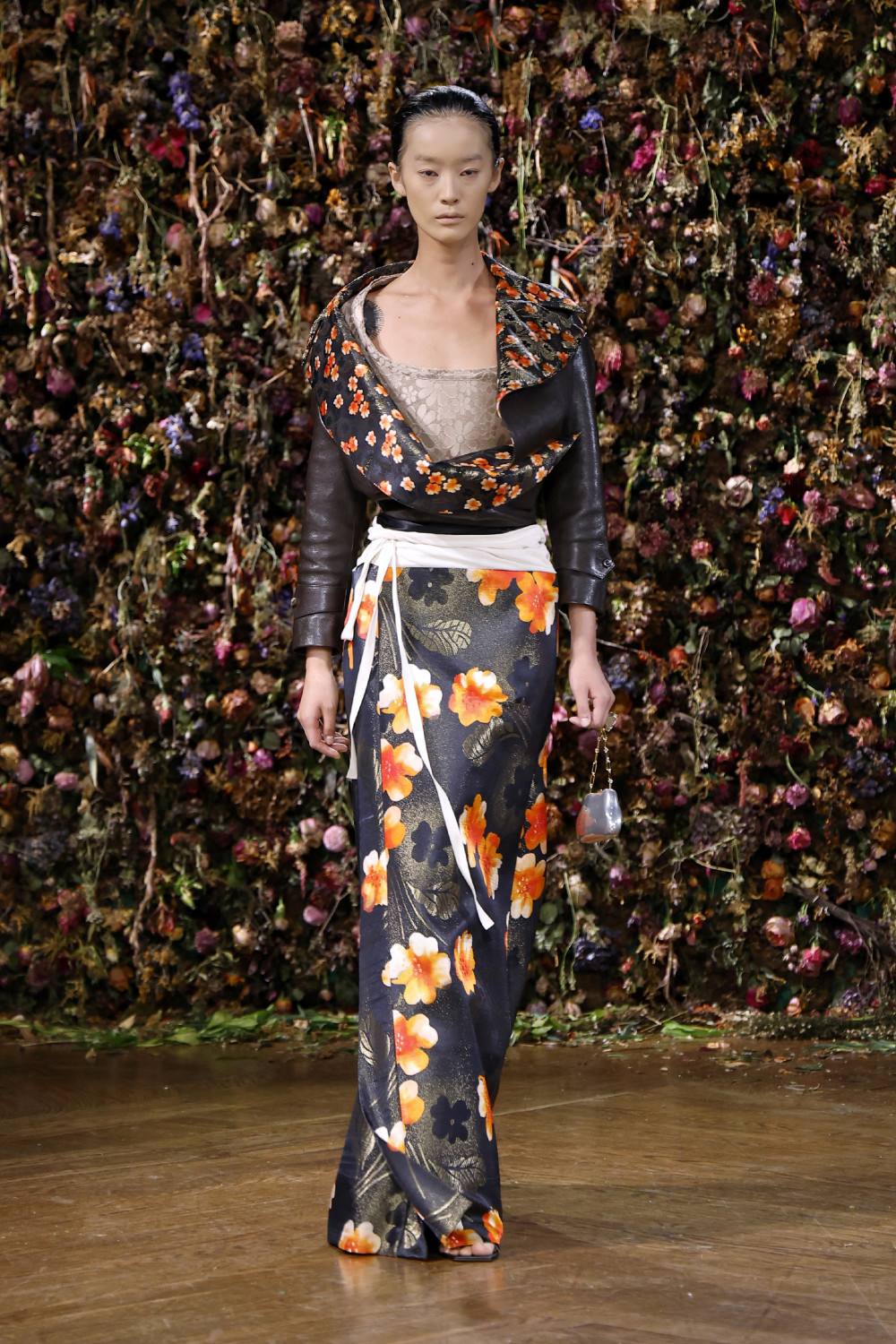 El Margiela SS27 de Martens enfrenta rigidez y suavidad