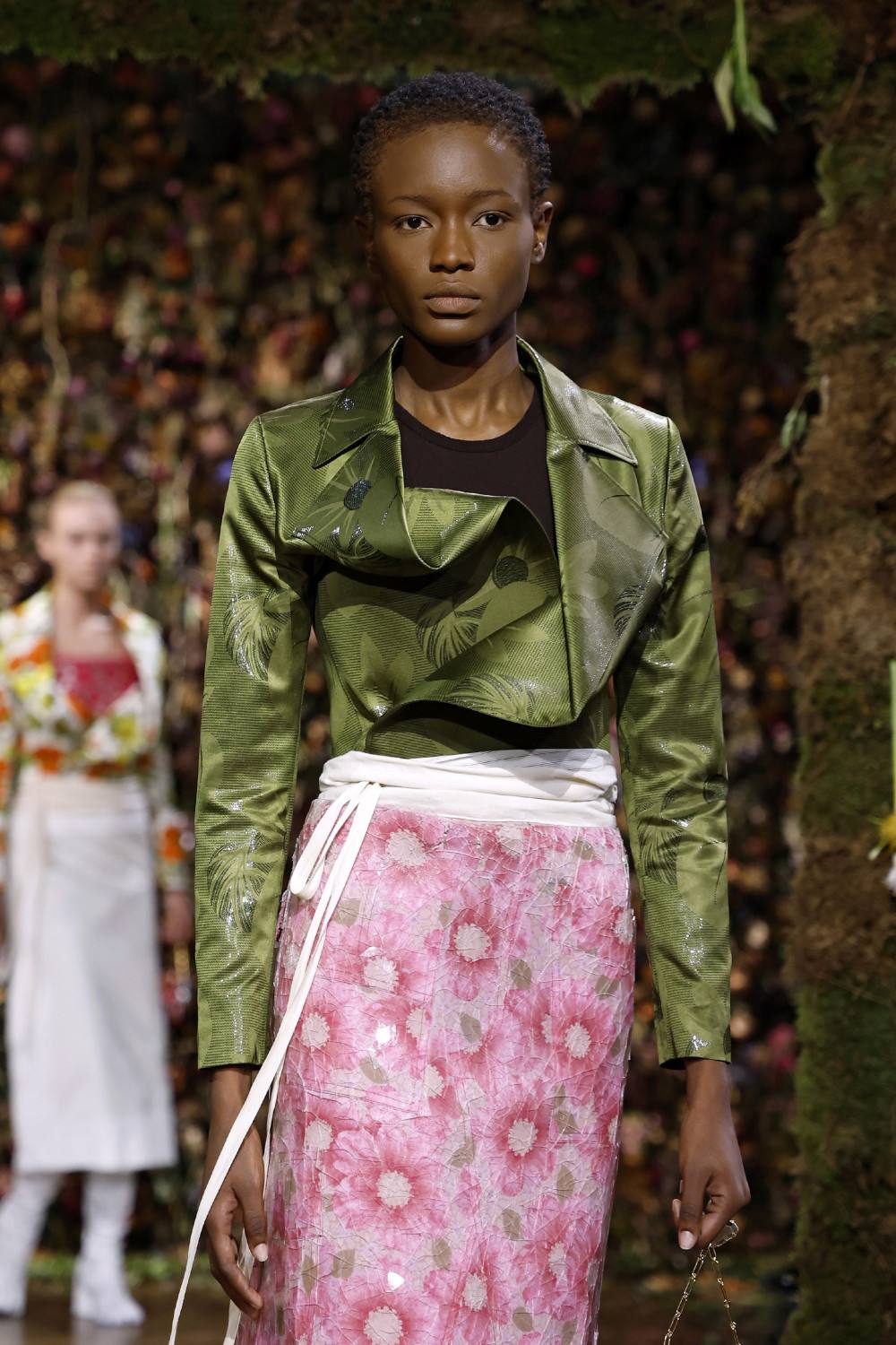 El Margiela SS27 de Martens enfrenta rigidez y suavidad