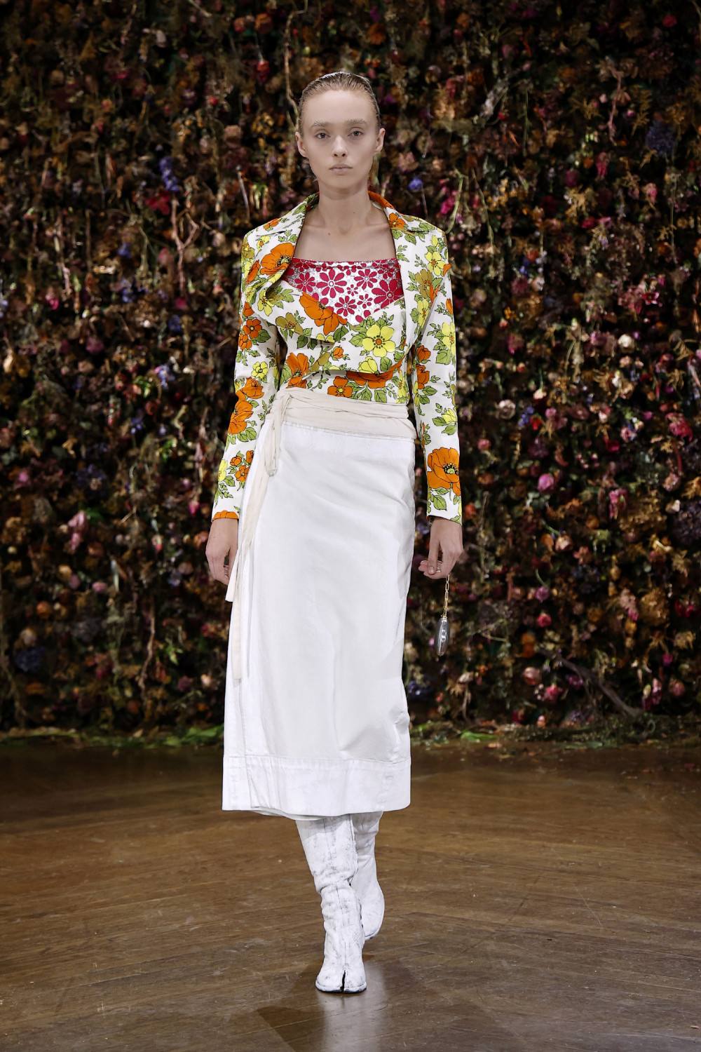 El Margiela SS27 de Martens enfrenta rigidez y suavidad
