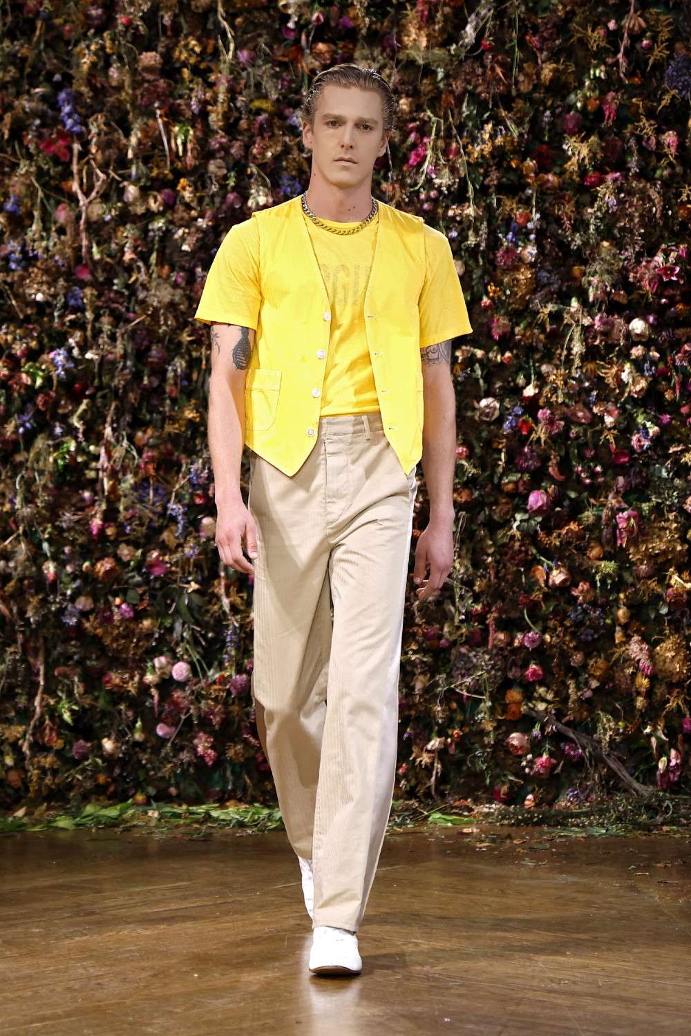 El Margiela SS27 de Martens enfrenta rigidez y suavidad